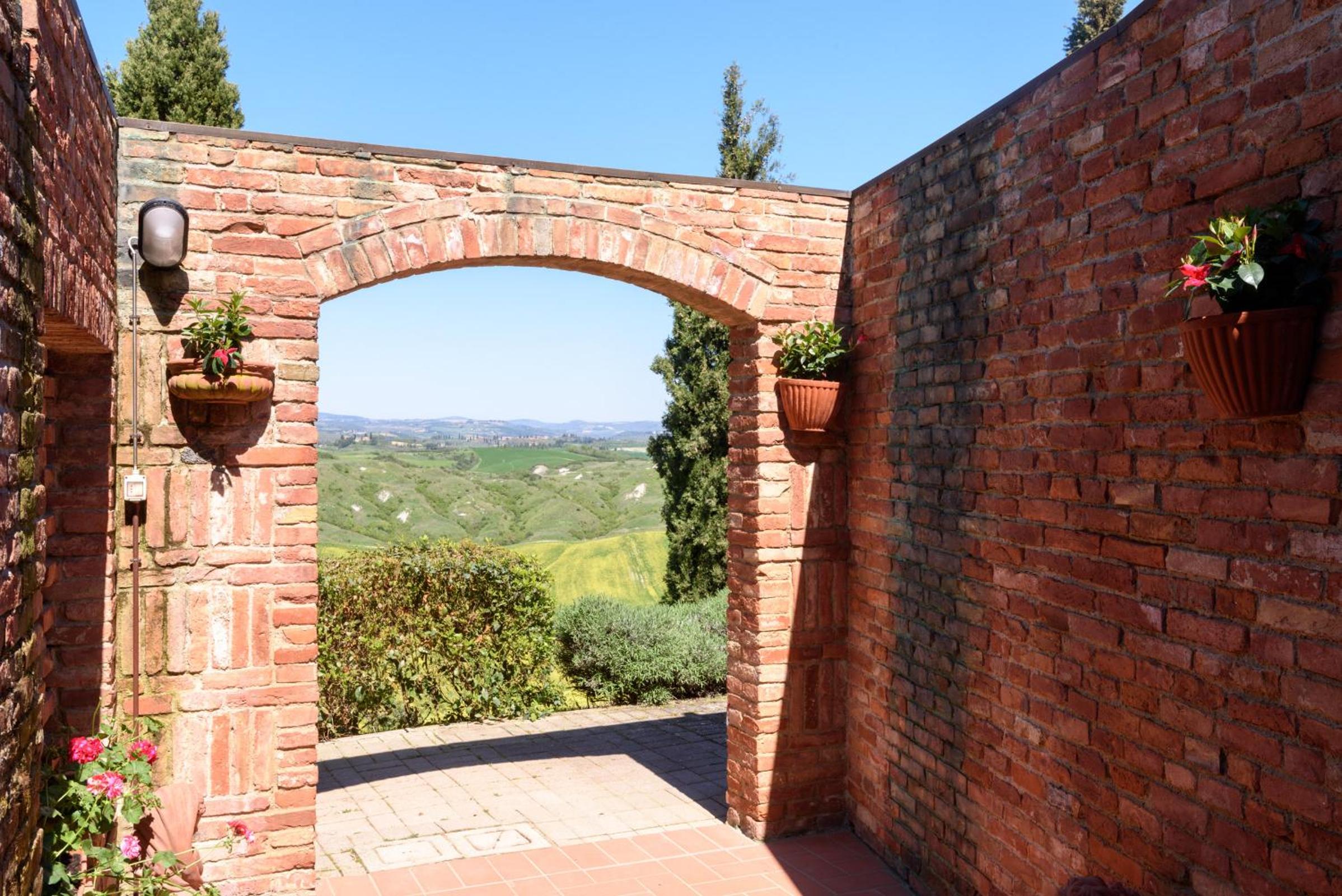 Tuscany Balcony: Crete Senesi view 4