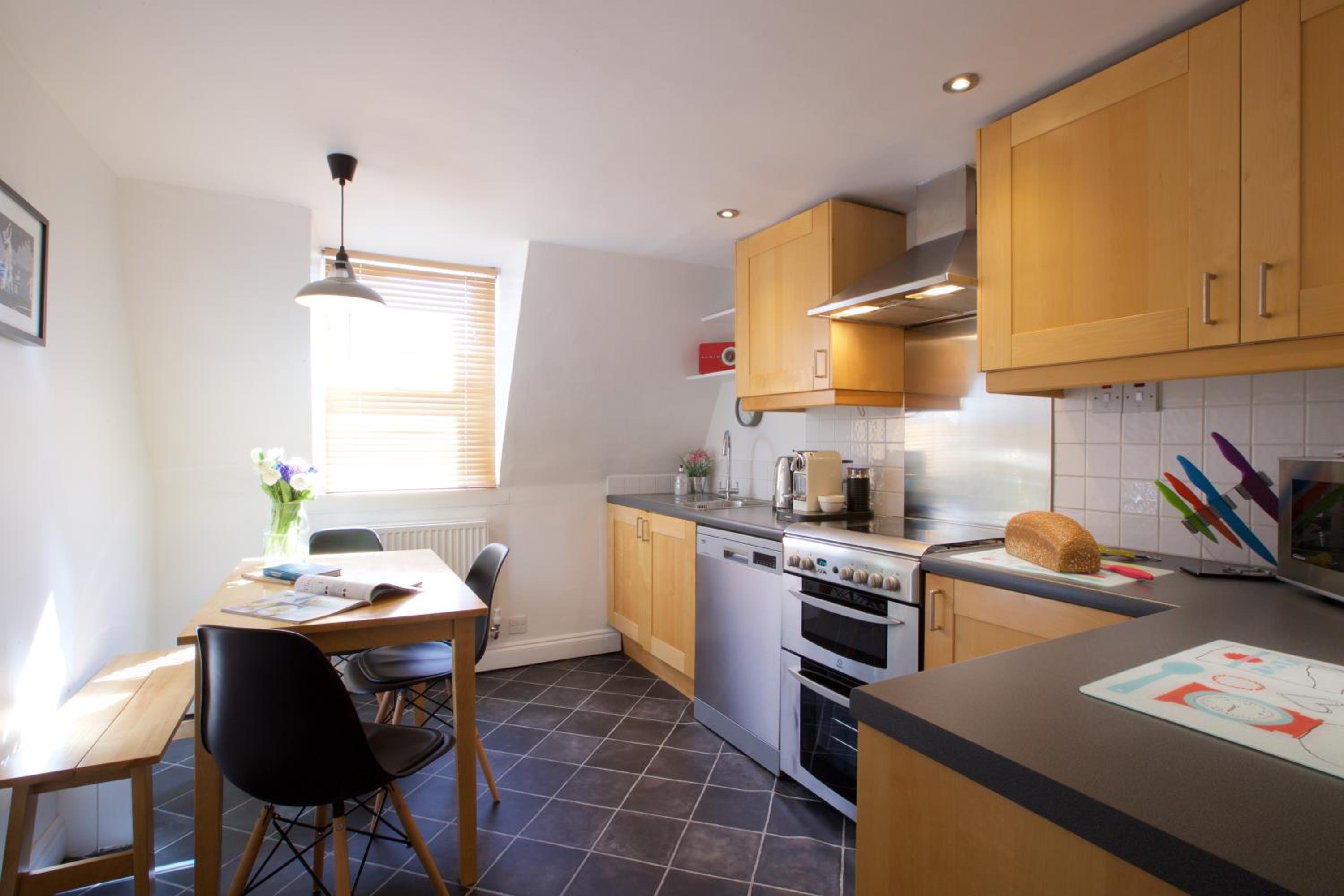 Georgian House - Fantastic Central Apartment with Fabulous Views view 3