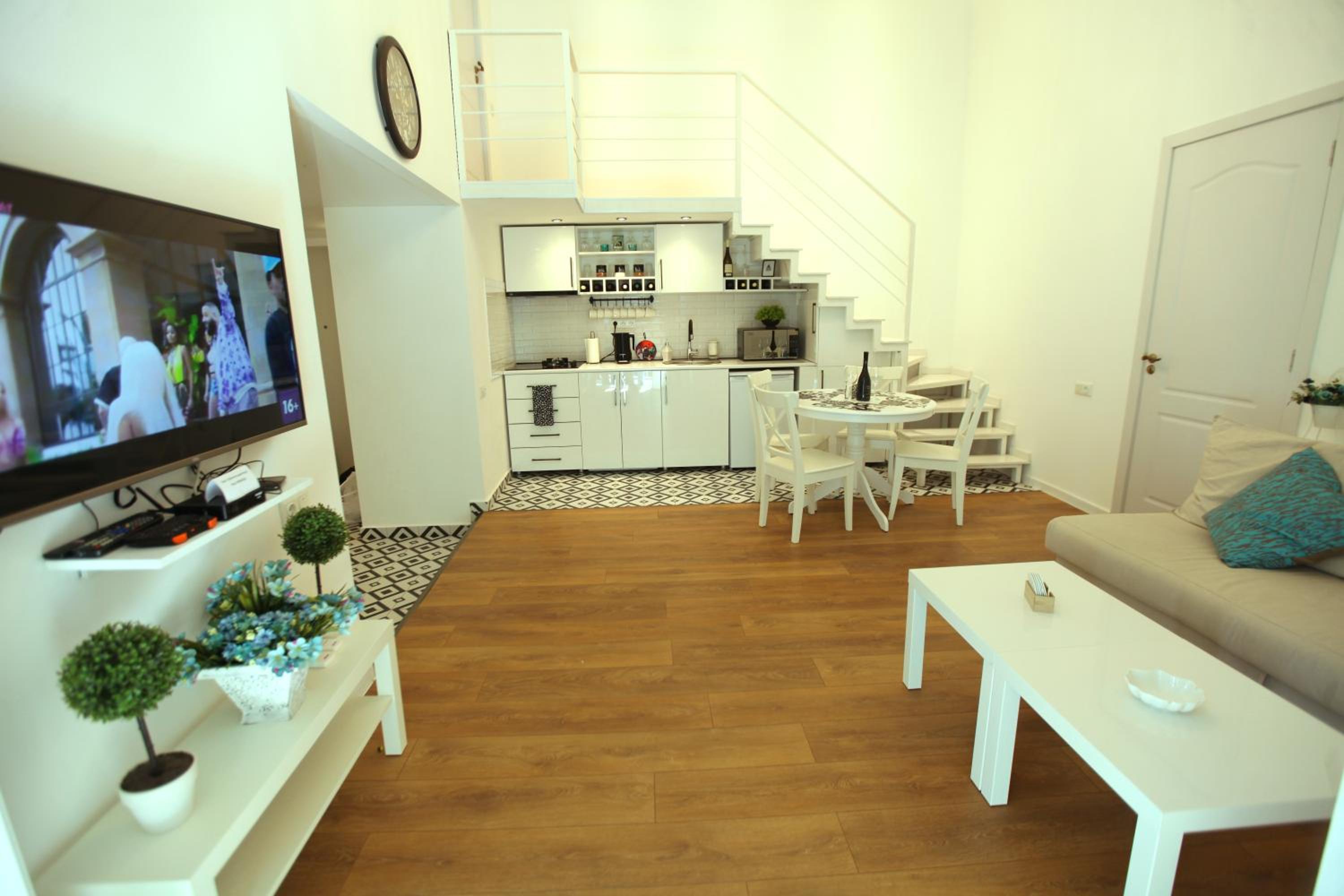Diplomat Apartment view 5