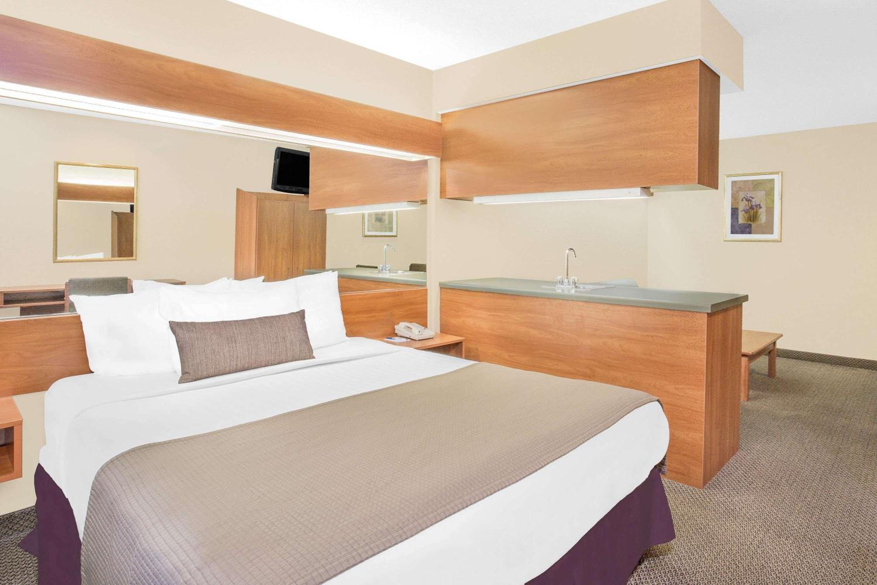 Beckley Vacations - Microtel Inn  Suites Beckley East - Property Image 13