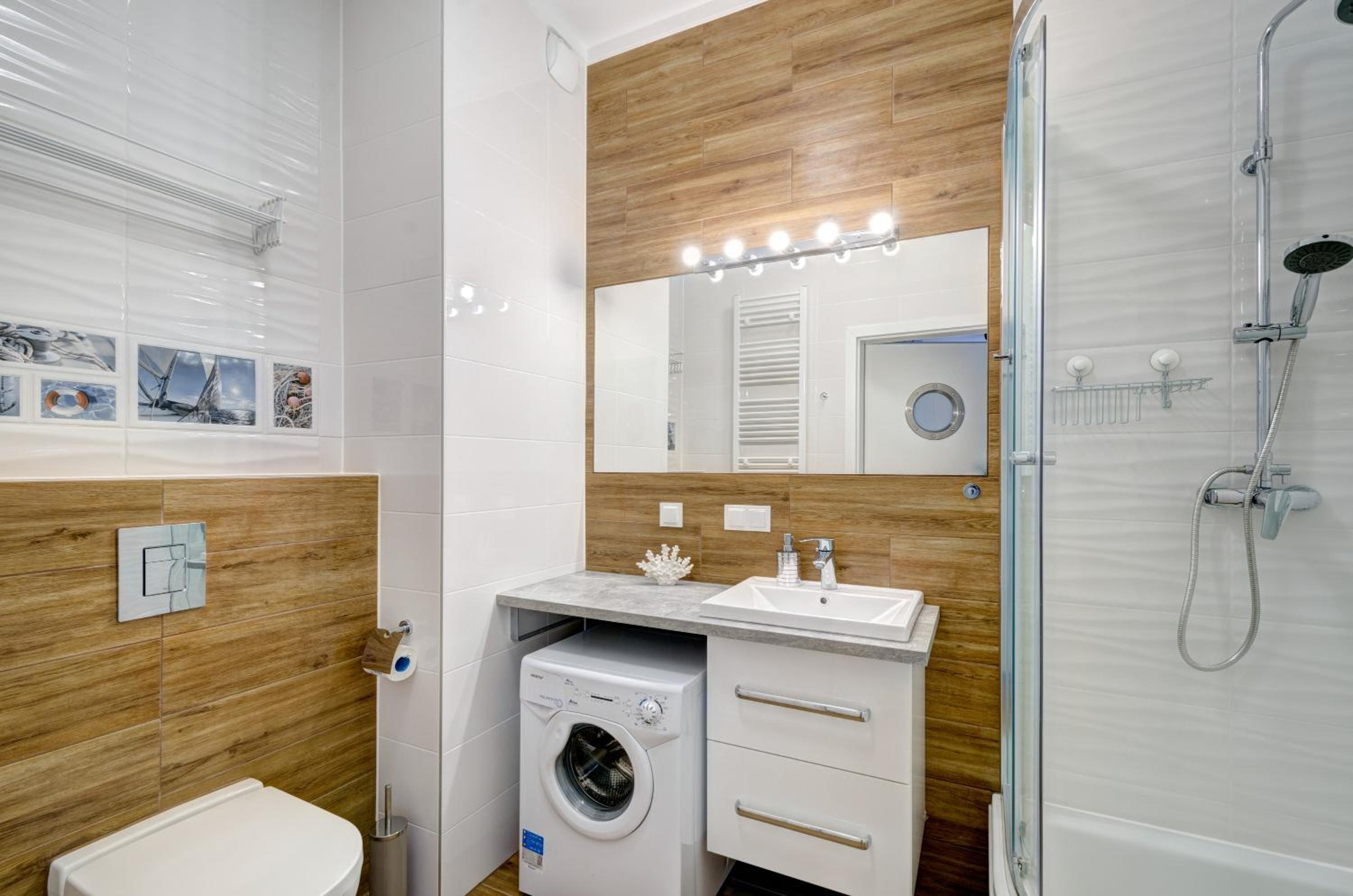 Live & Travel Apartments Number 1
