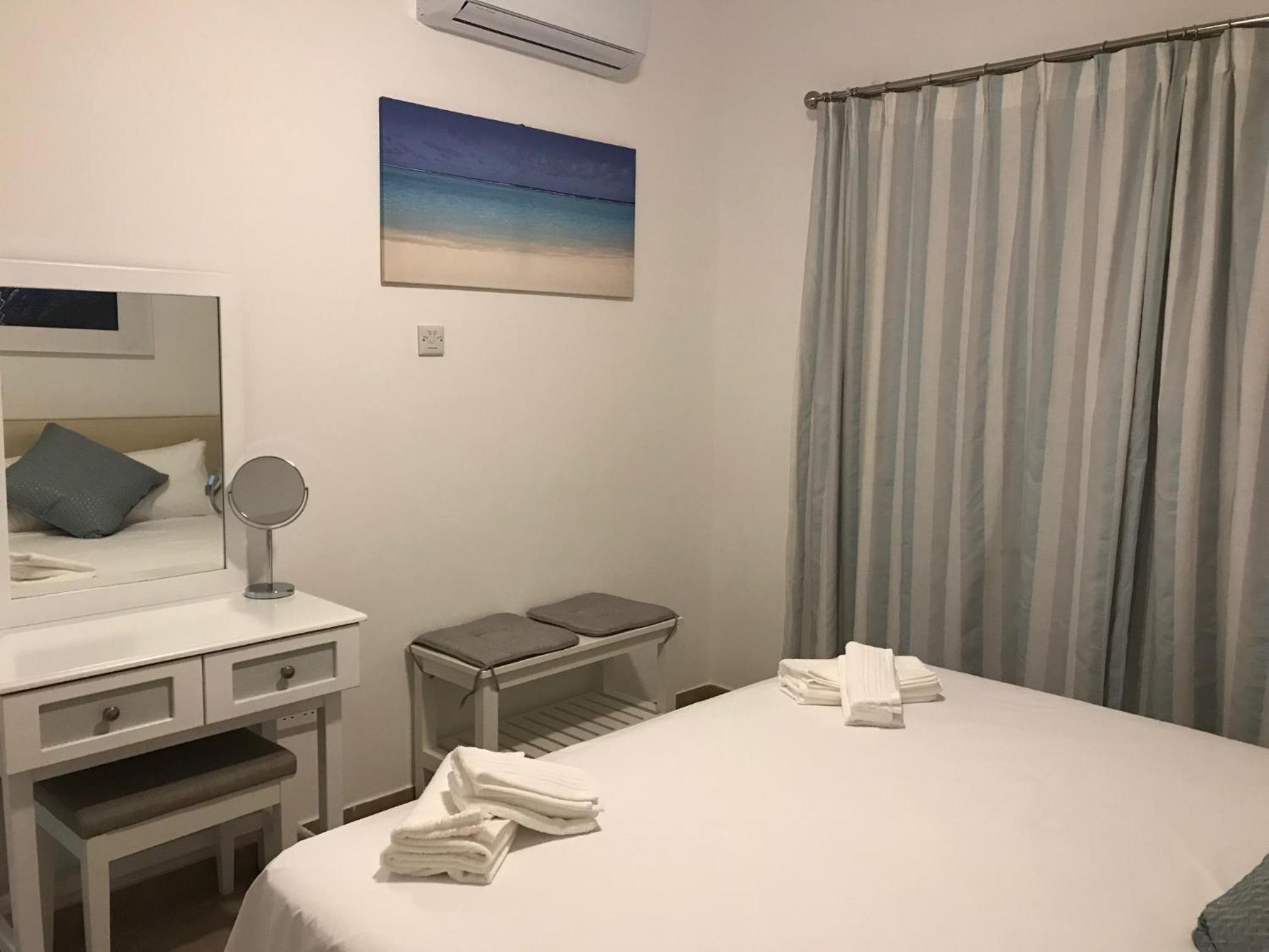 Kings Palace - fabulous pool-side 2 bed apartment