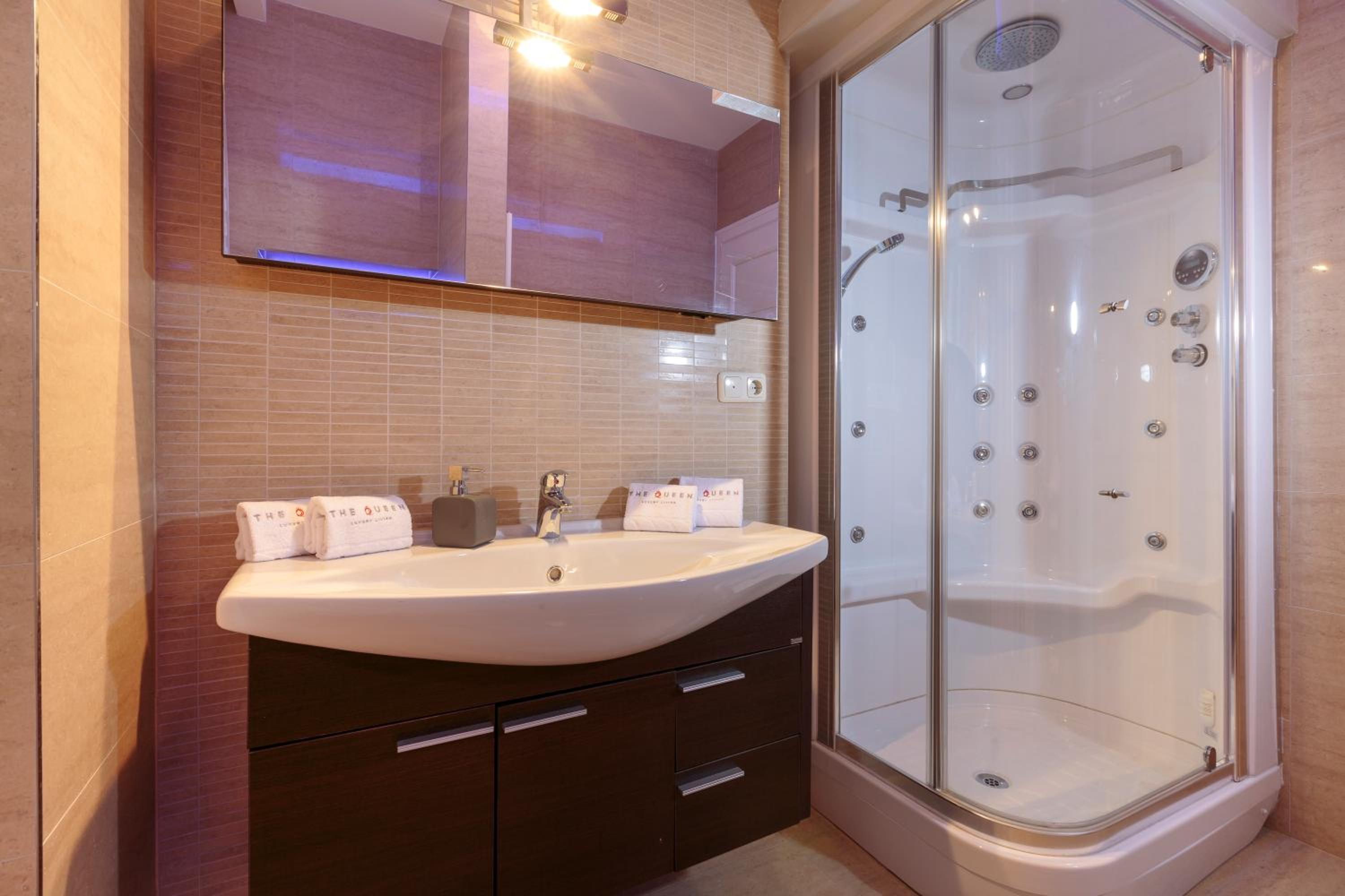 The Queen Luxury Apartments - Villa Gemma