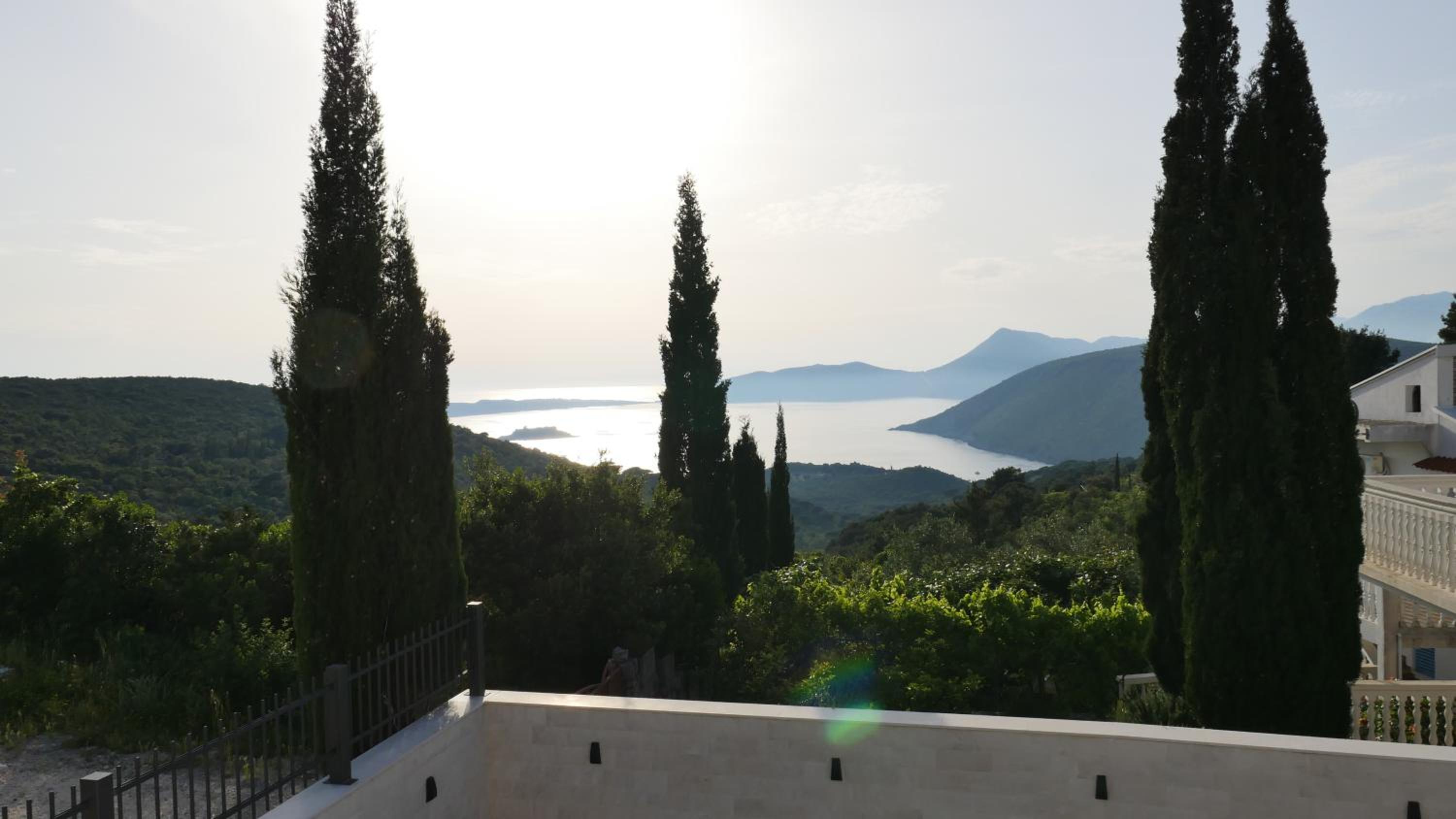 Villa Luštica, Spacious 4-Bedroom Villa with Private Pool