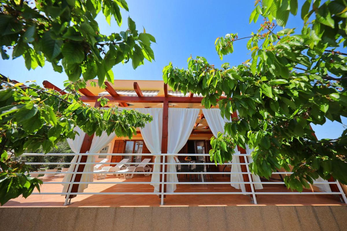Apartments Villa Mareta view 3