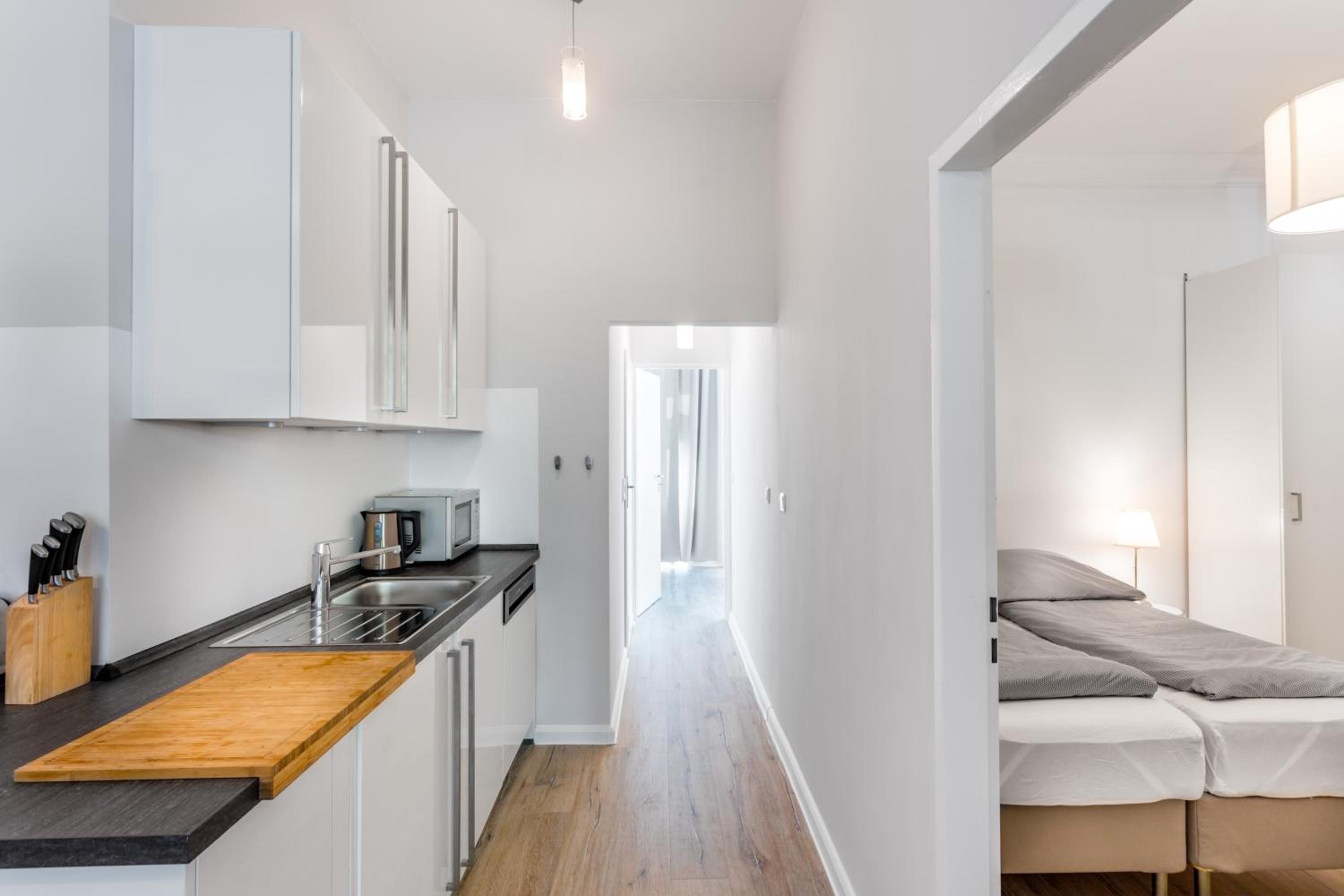 The Goethe Group Loft, 2 BR, 2 bath rooms, one living room, family friendly, 2-5 Guests