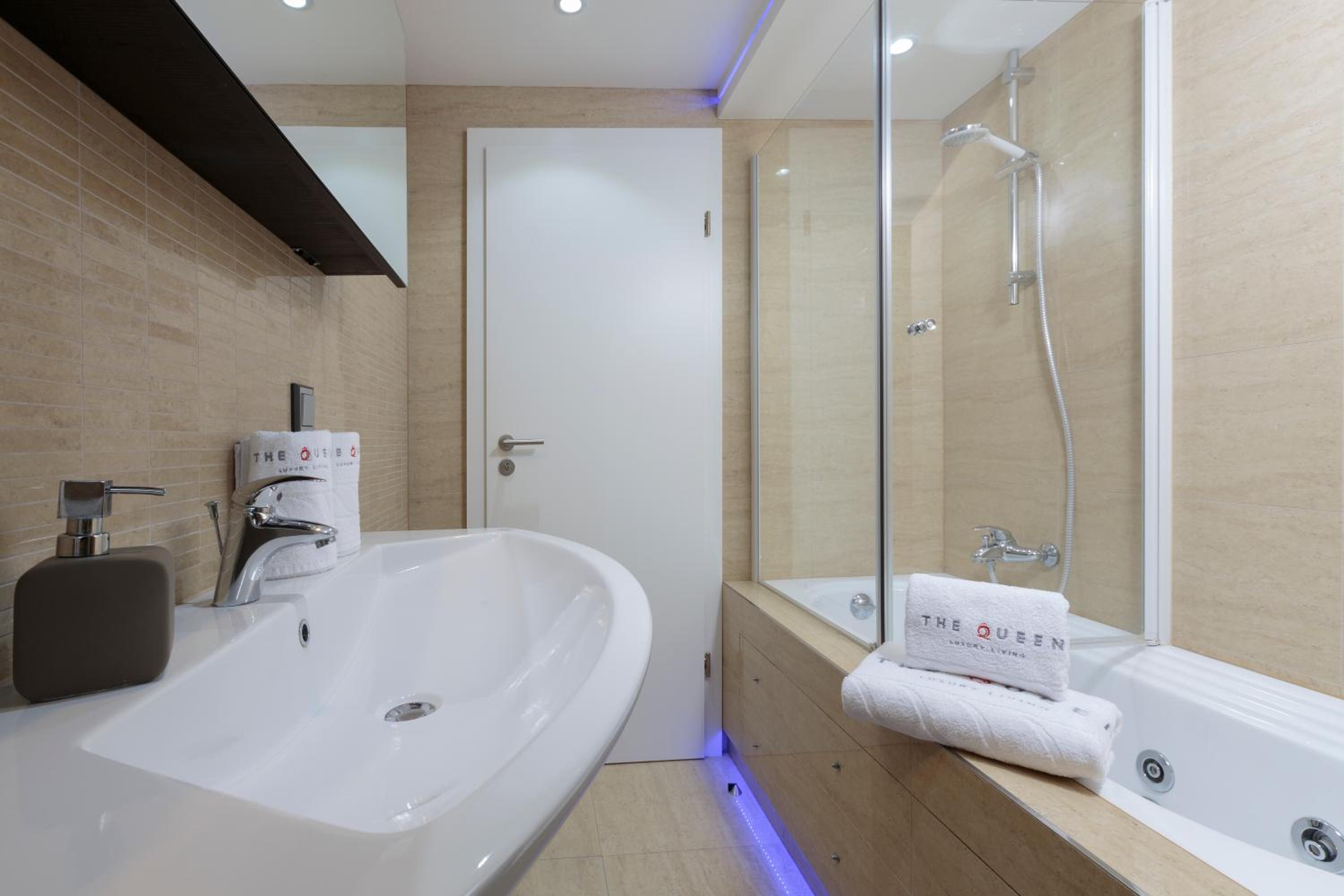 The Queen Luxury Apartments - Villa Gemma