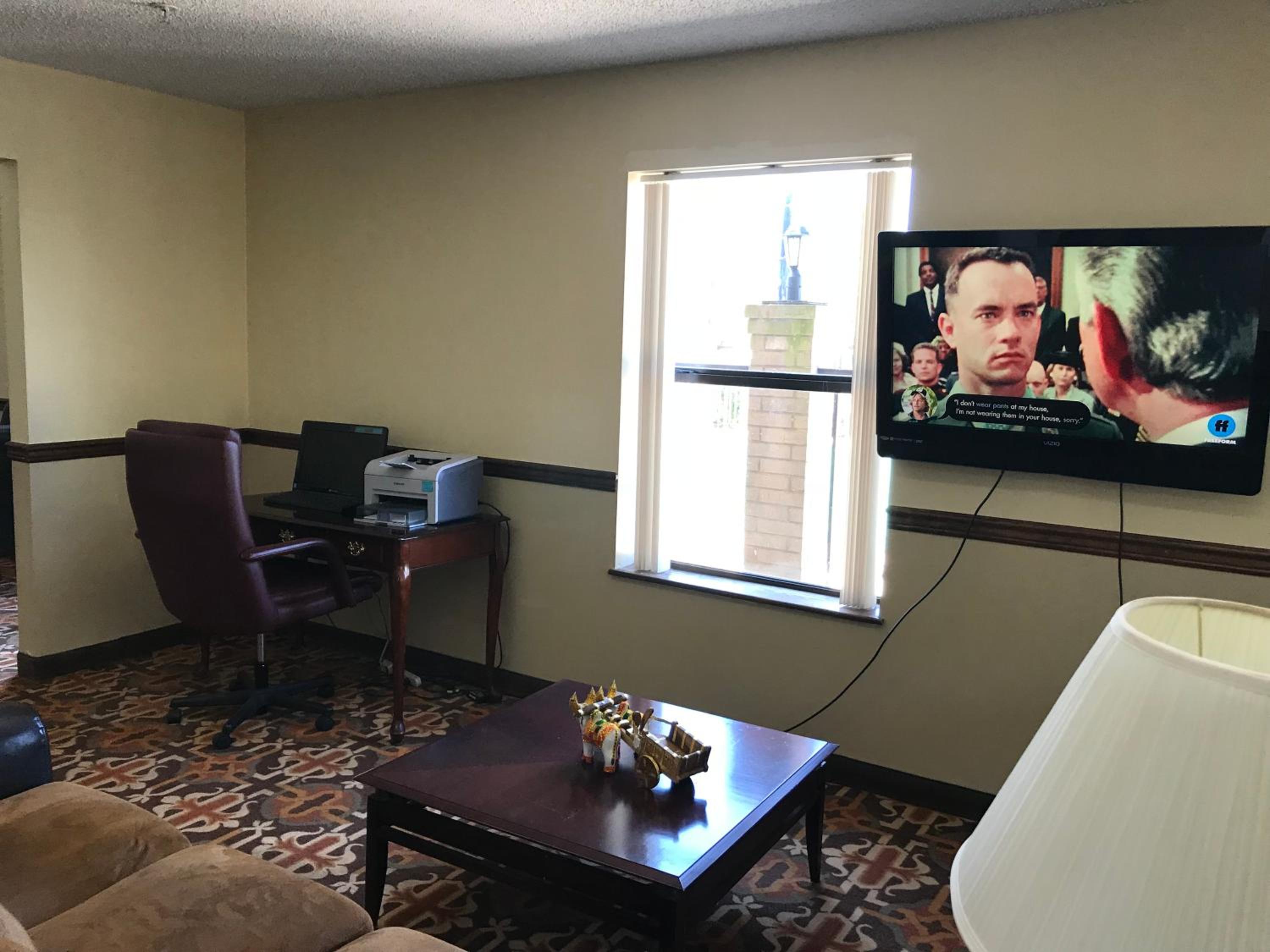 Clairmont Inn & Suites - Warren view 5