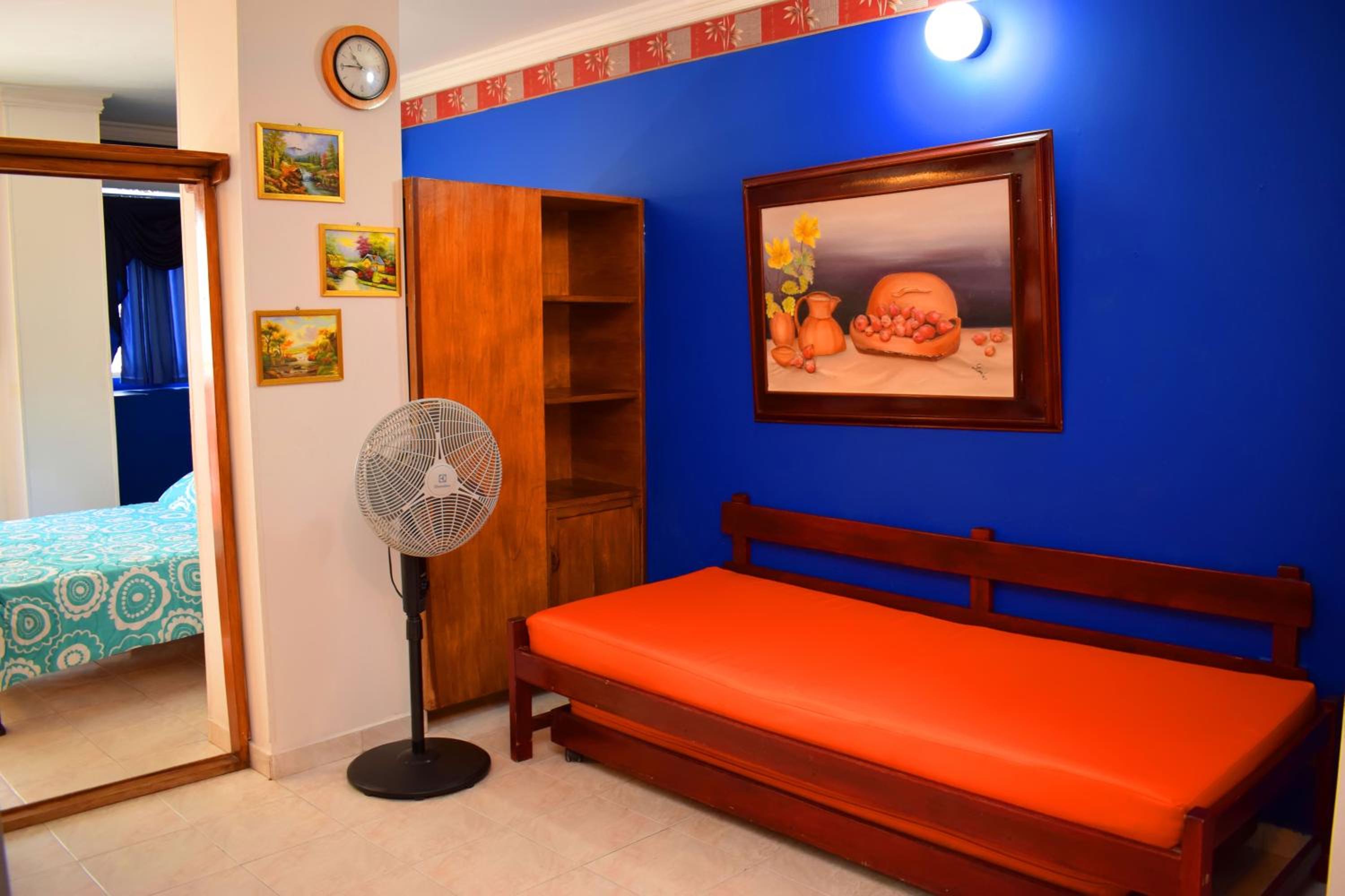 APARTAMENTO EDIFICIO LOS LAURELES view 4