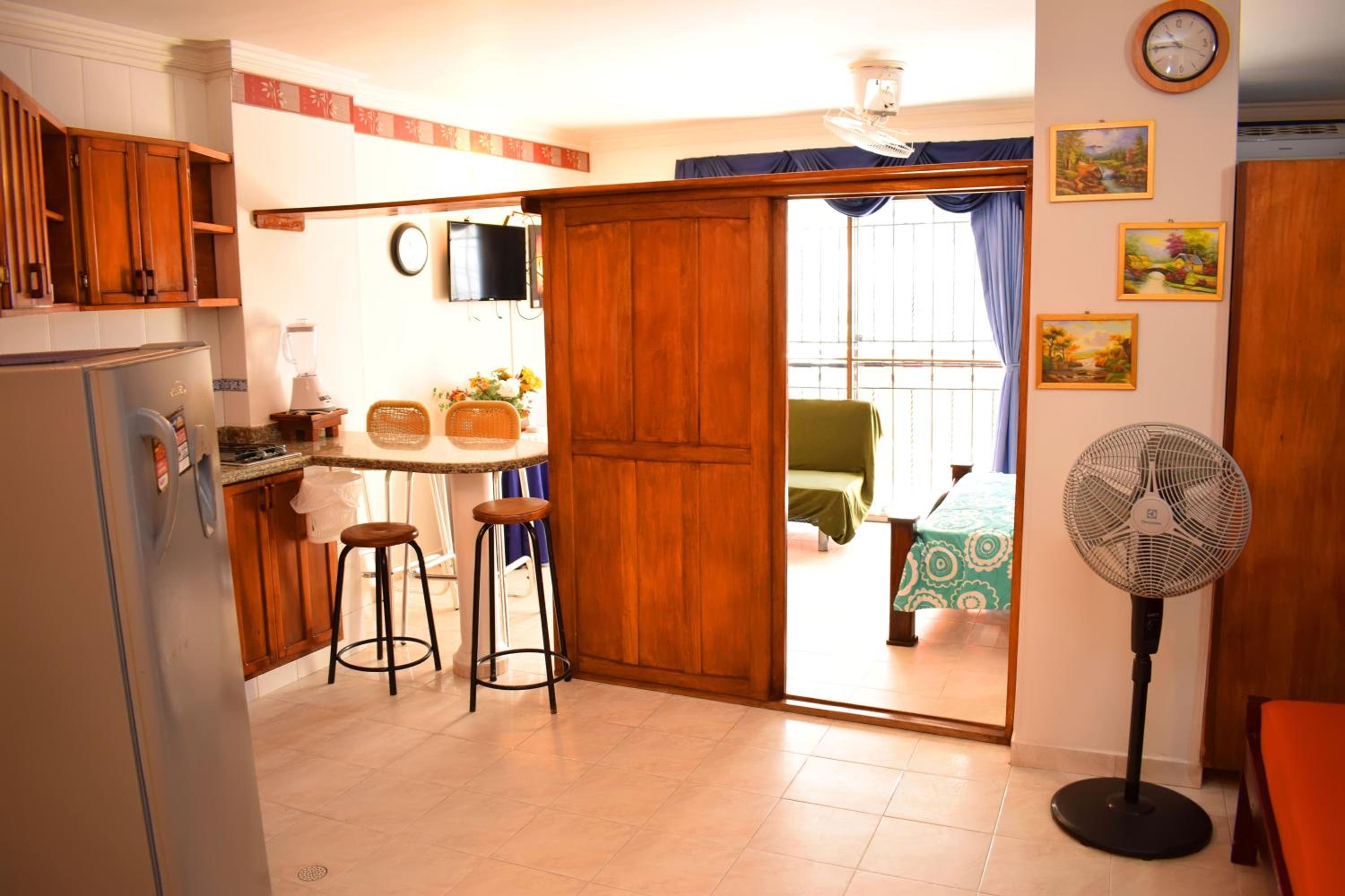 APARTAMENTO EDIFICIO LOS LAURELES view 2