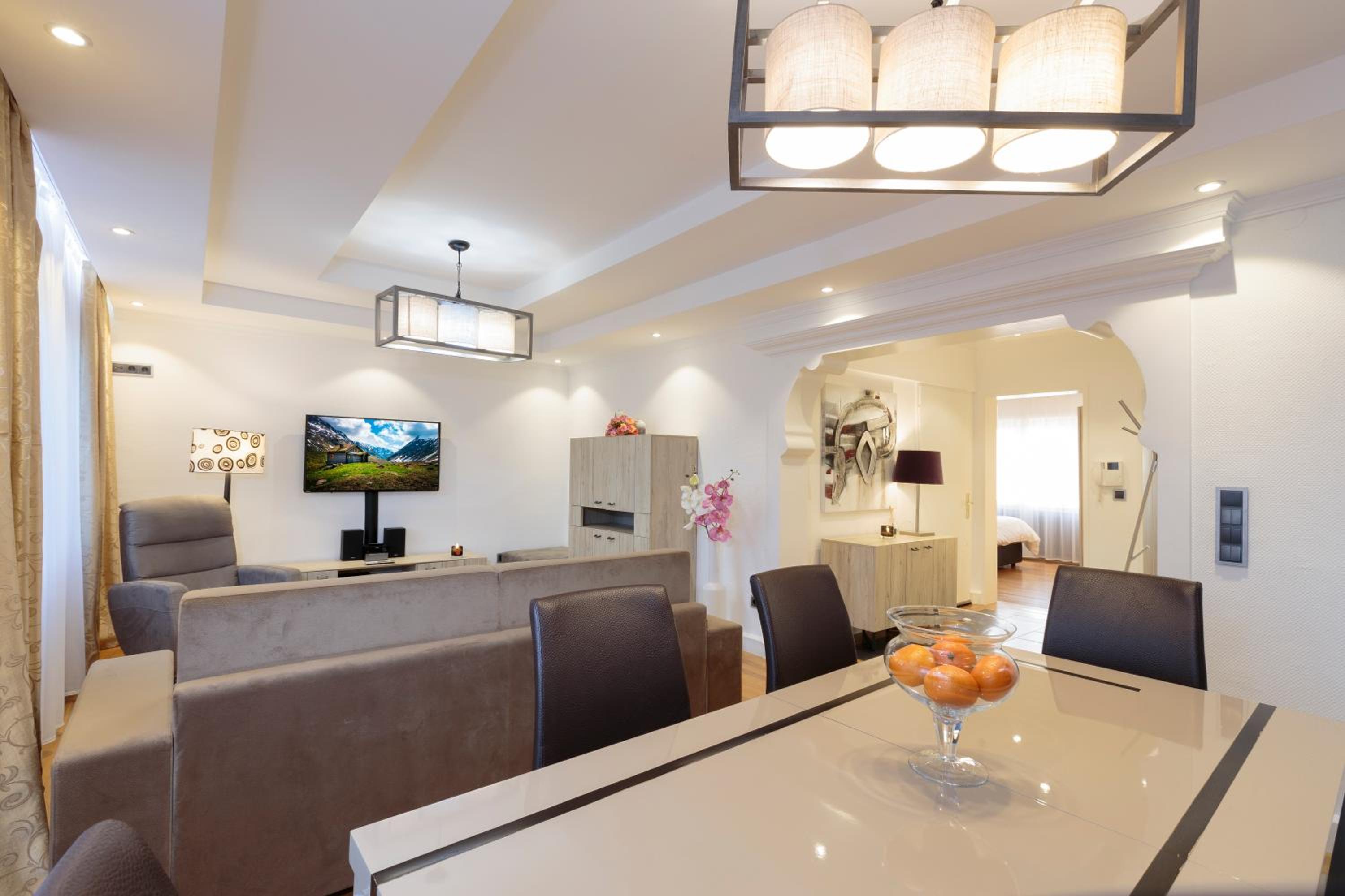 The Queen Luxury Apartments - Villa Giada