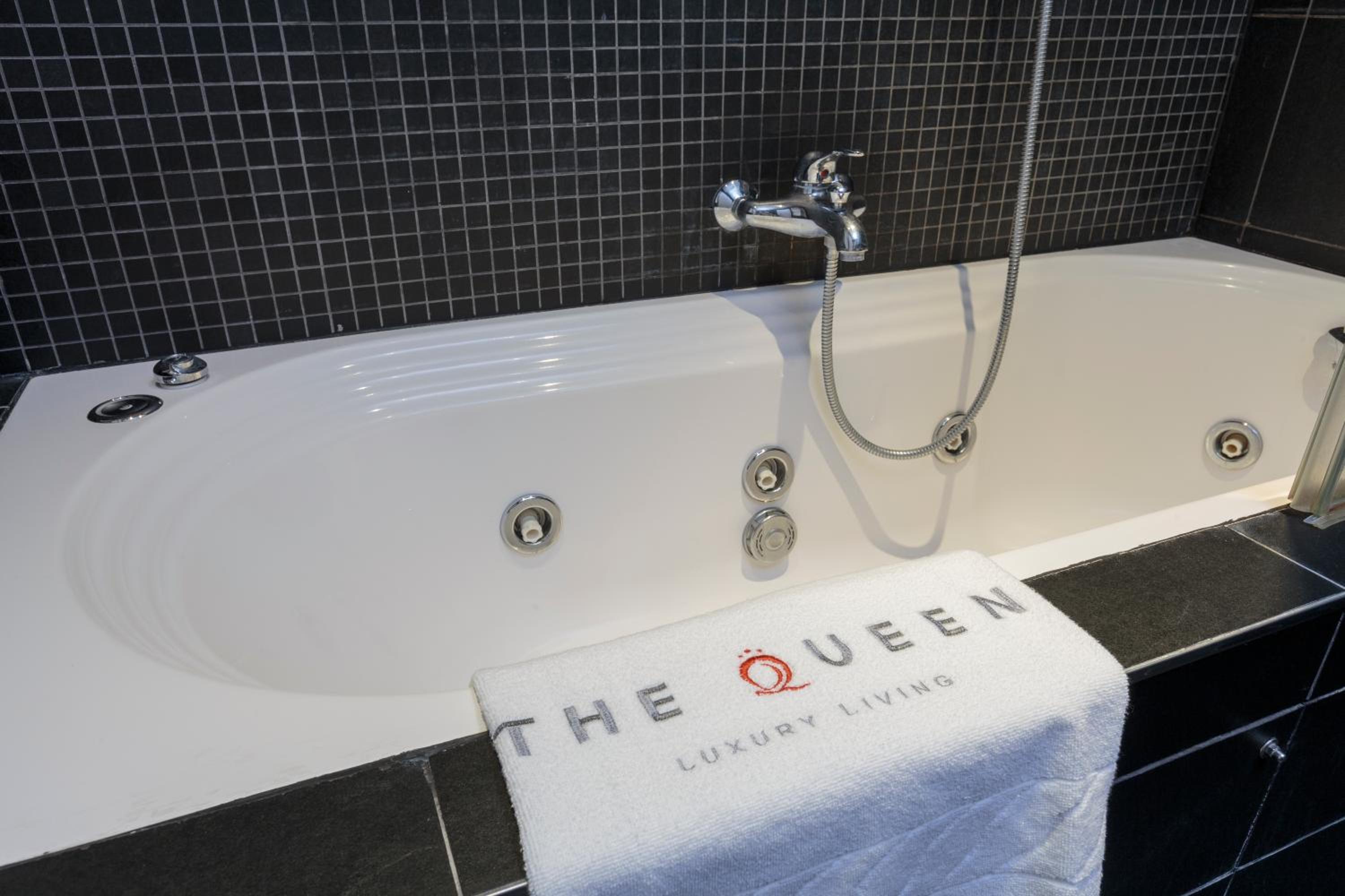 The Queen Luxury Apartments - Villa Giada