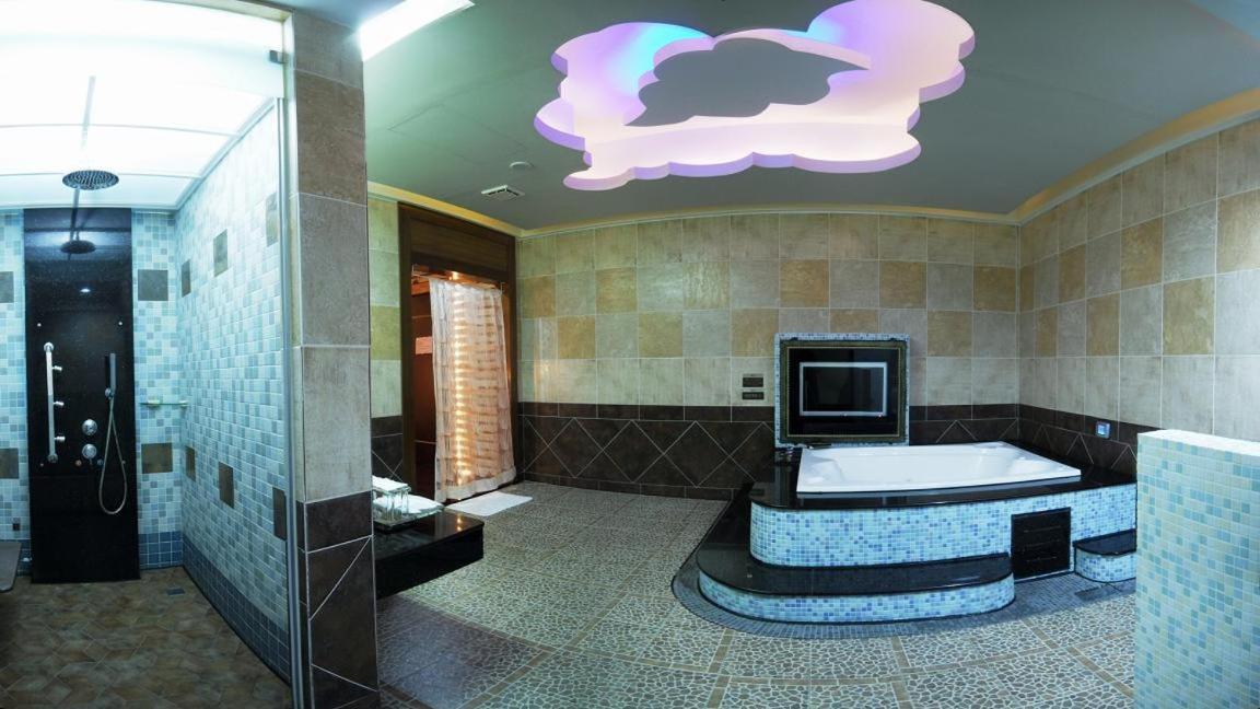Wei Feng Exquisite Motel Pintung Branch