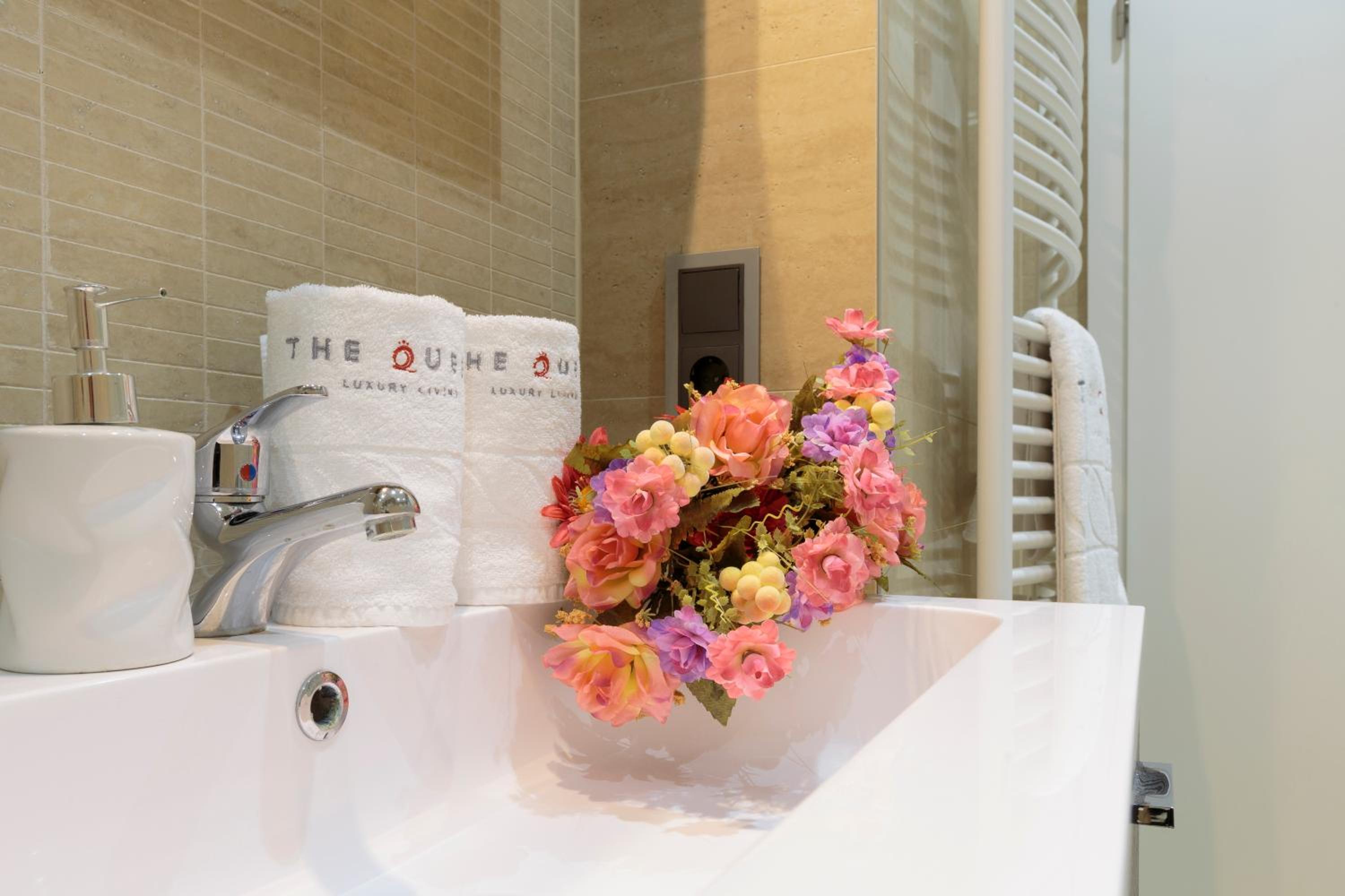 The Queen Luxury Apartments - Villa Medici