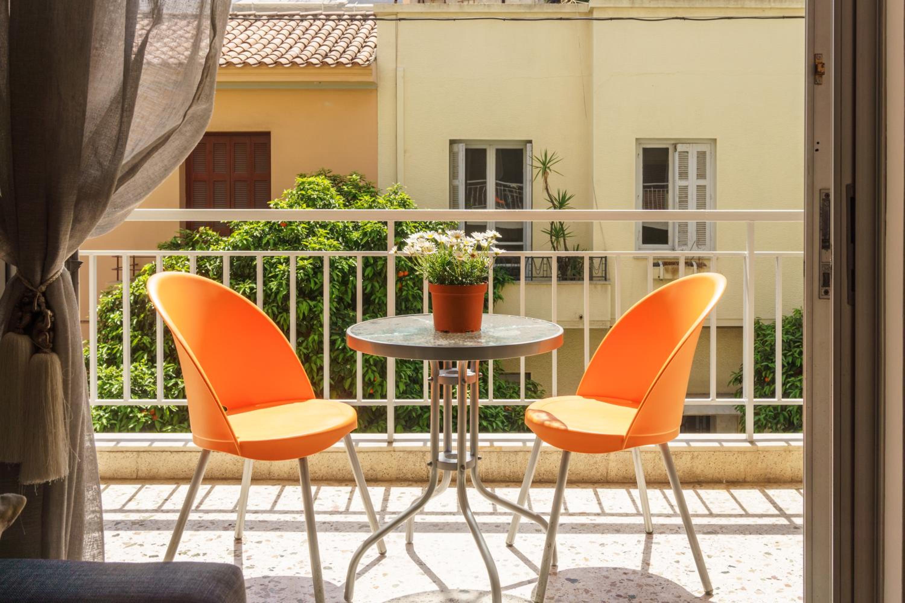 Koukaki Apartment with a Sunny Balcony, near the Acropolis