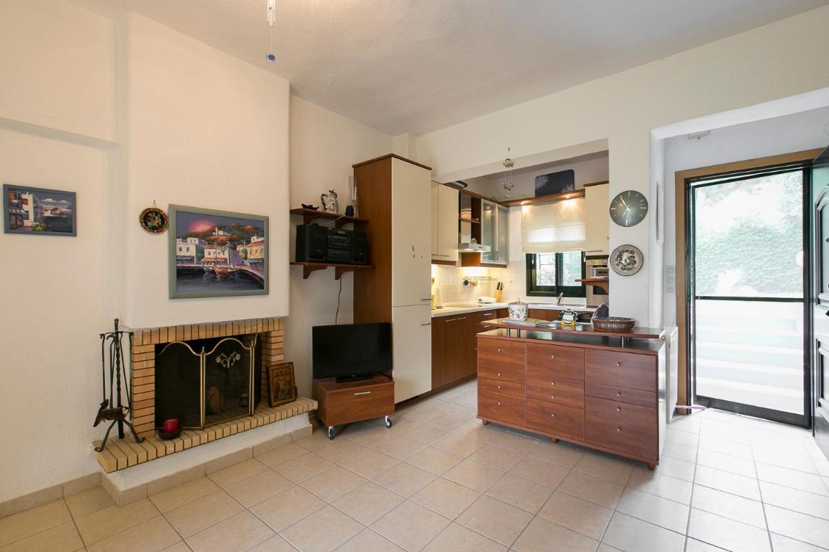 #FLH -Blue Crab-Beachfront House in Kalandra view 4