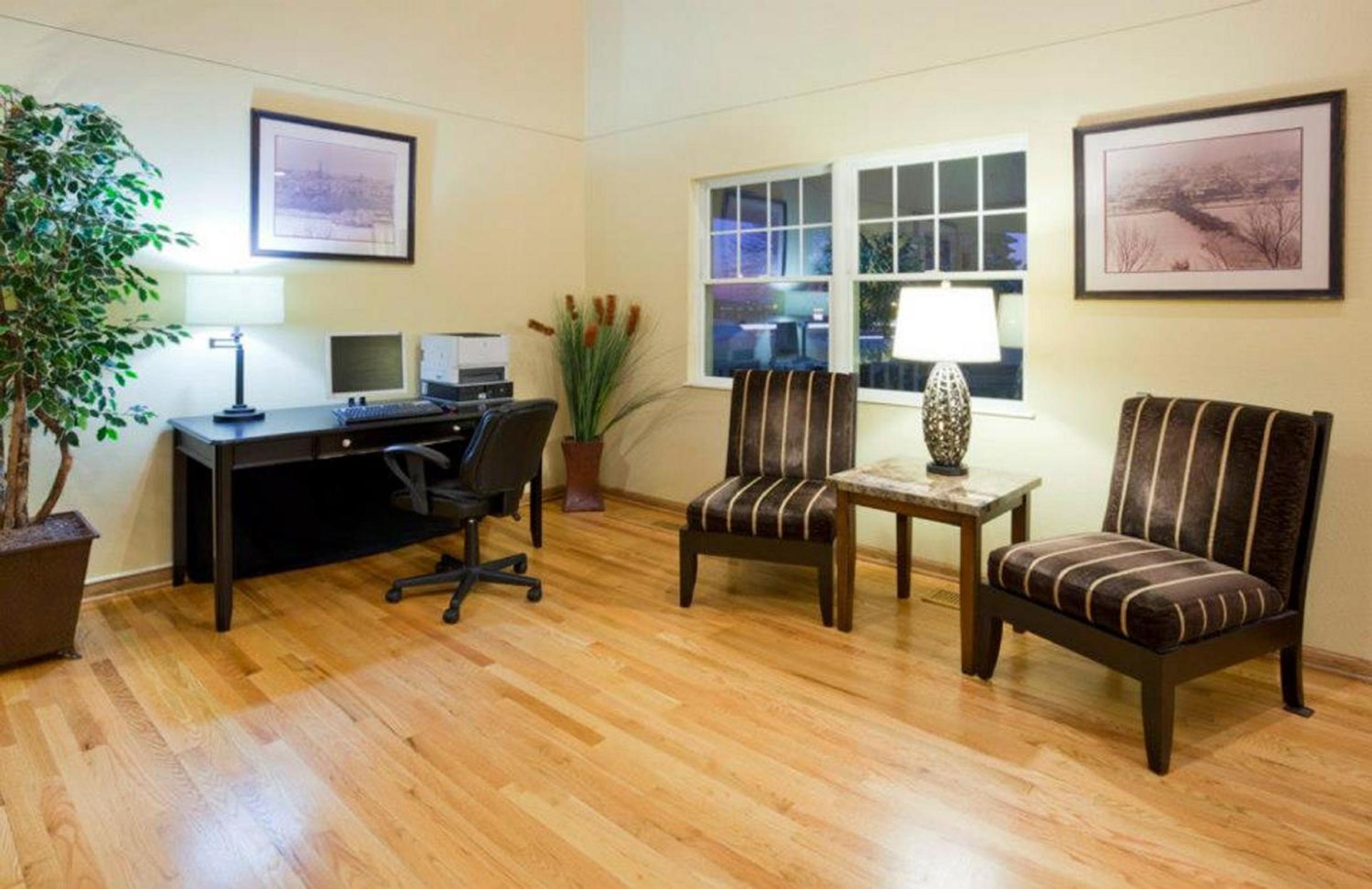 Stillwater Vacations - GrandStay Hotel  Suites - Stillwater - Property Image 11