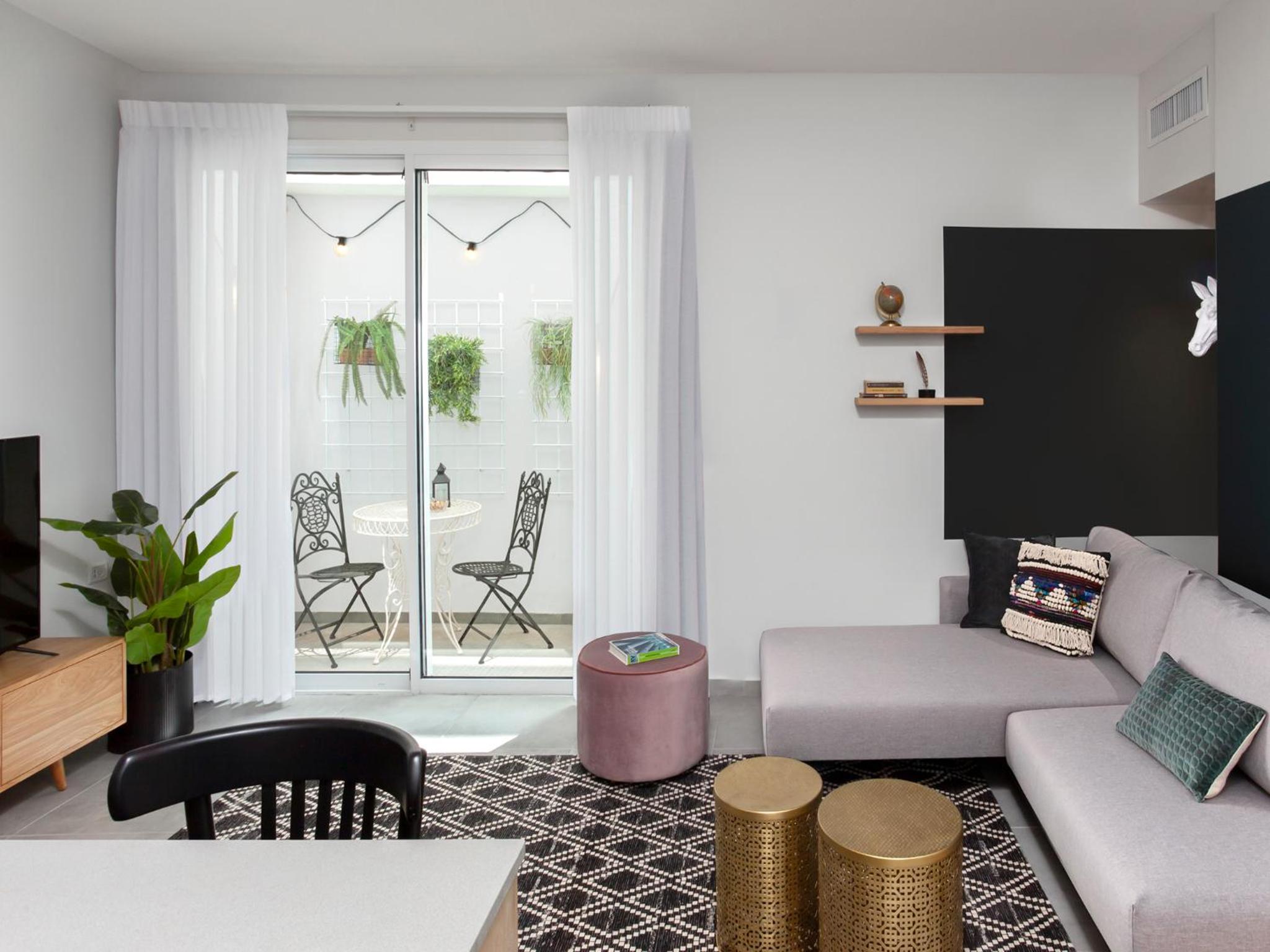 Mr. Katinsky - By TLV2GO