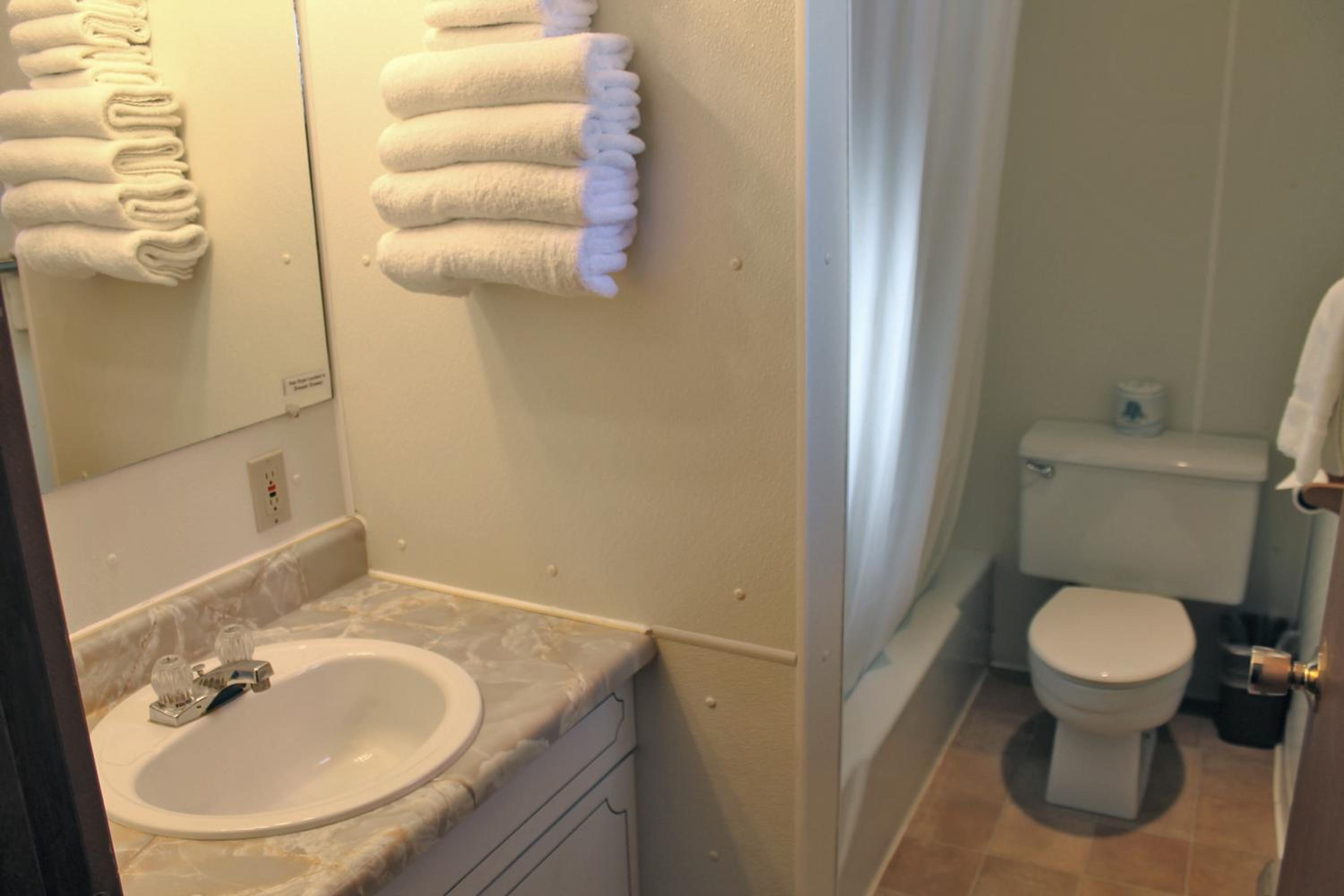 Budget Host Crestview Inn - Property Image 2