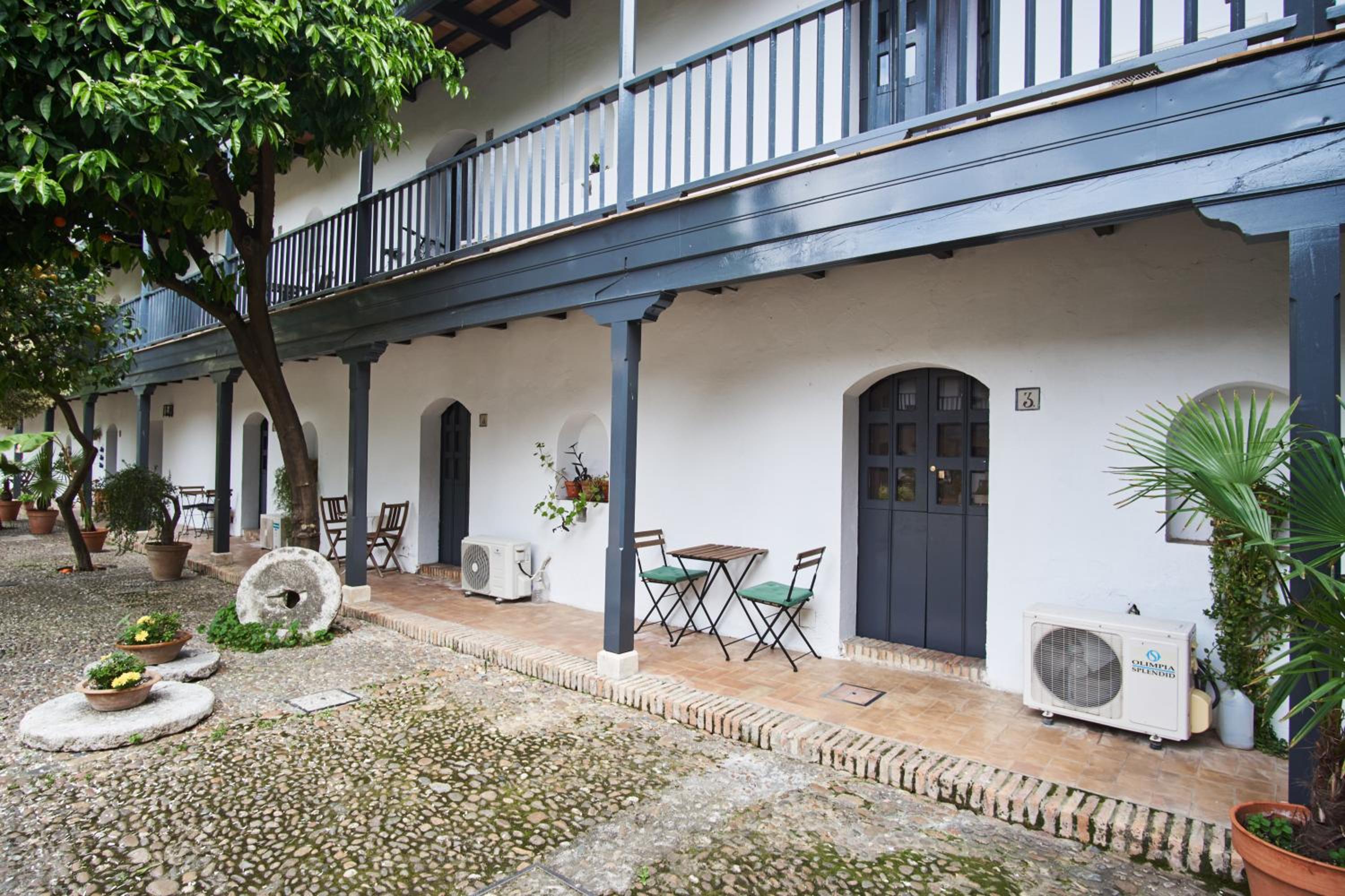 Conde Central Courtyard by Valcambre