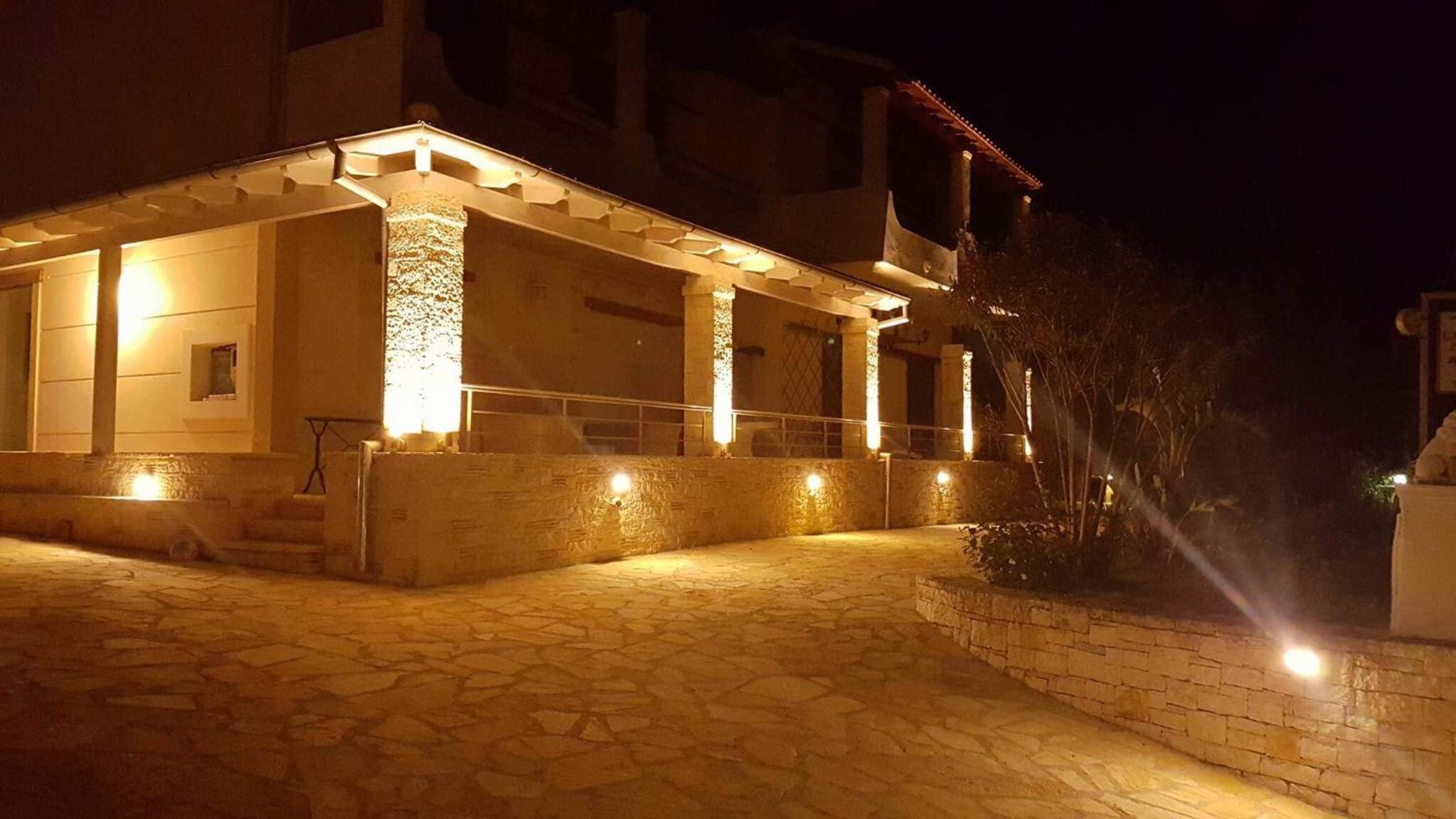 Makis Apartments