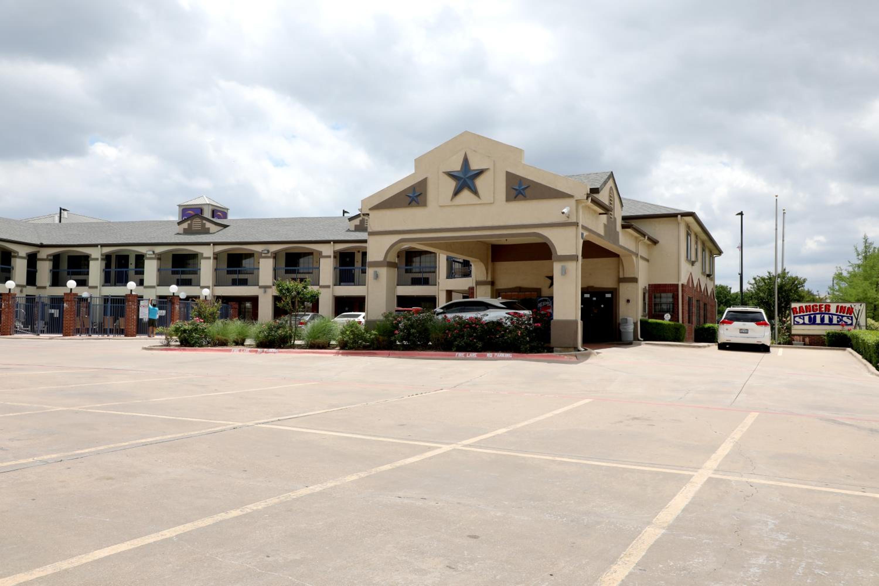 Hotel Ranger Inn & Suites - Image 1
