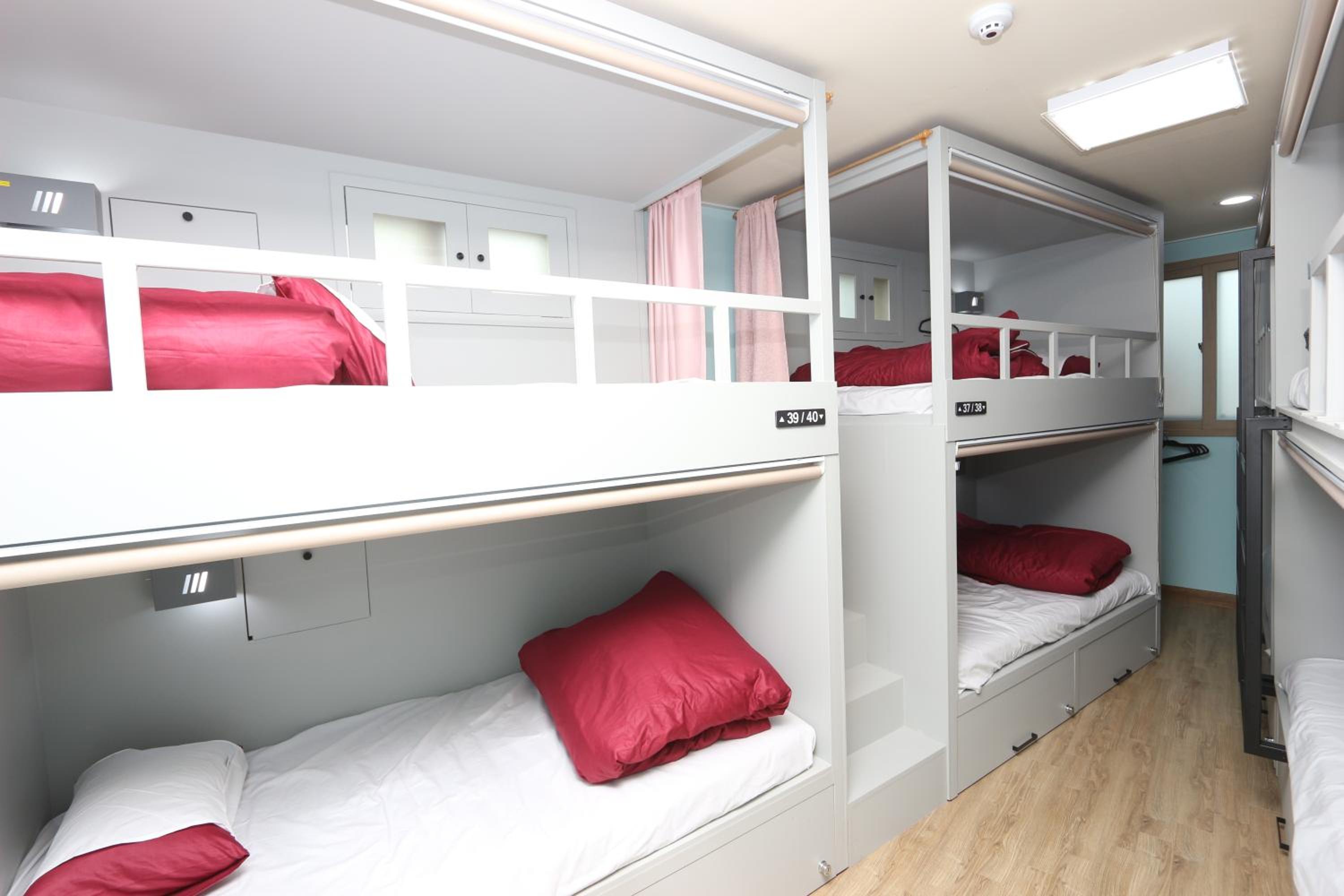 Midtown Hostel 152