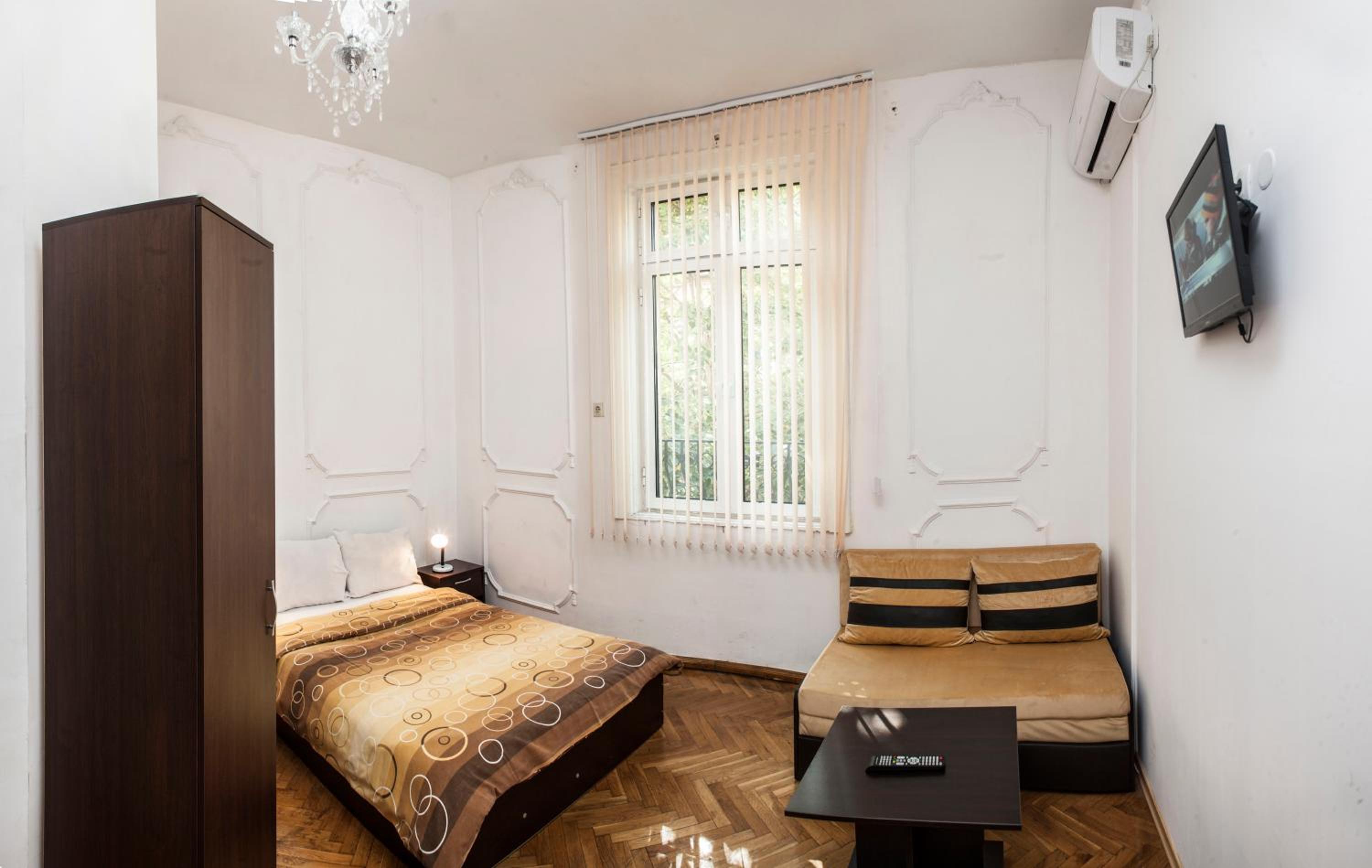 Central GuestHouse Five Corners