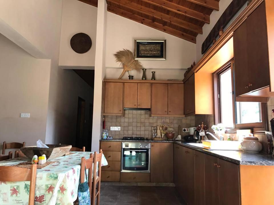 Evie's House Arakapas