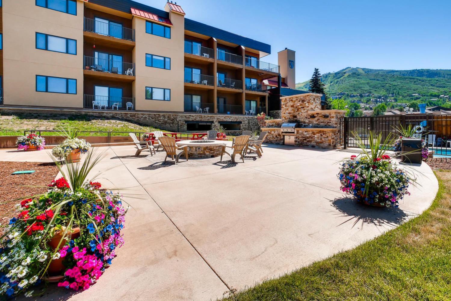 Hotel Snow Flower Condos - Image 1