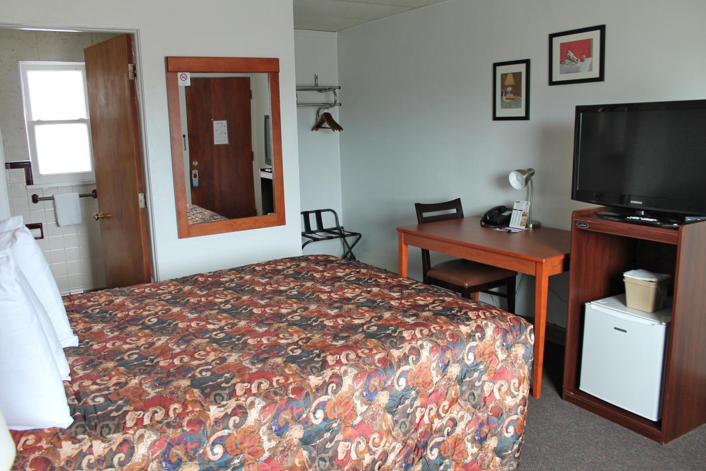 Budget Host Crestview Inn - Property Image 8