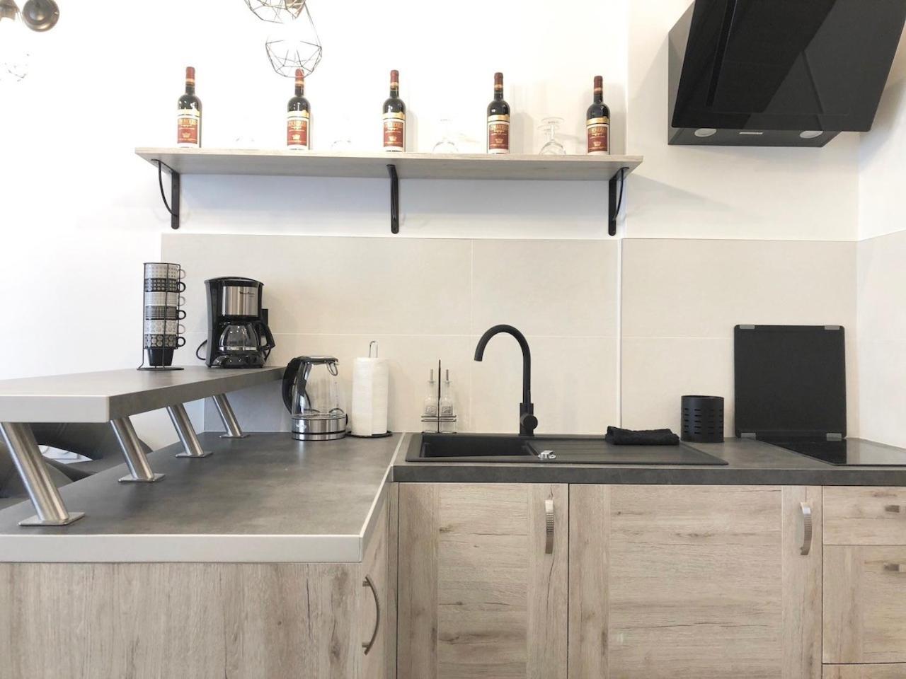Nice Centre Flat - Modern, Quiet and Brand New view 5