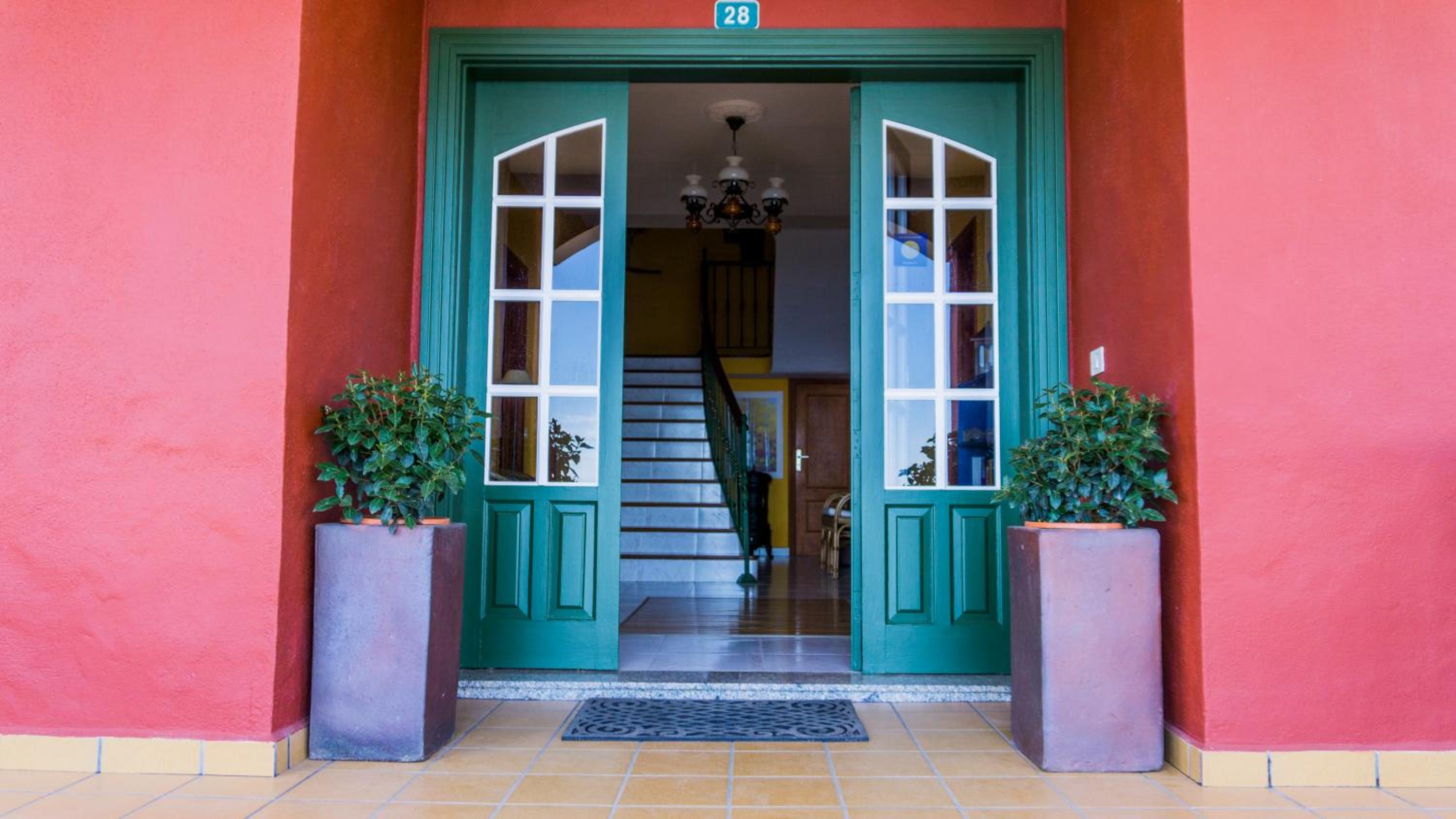 La Rivera Apartments view 3