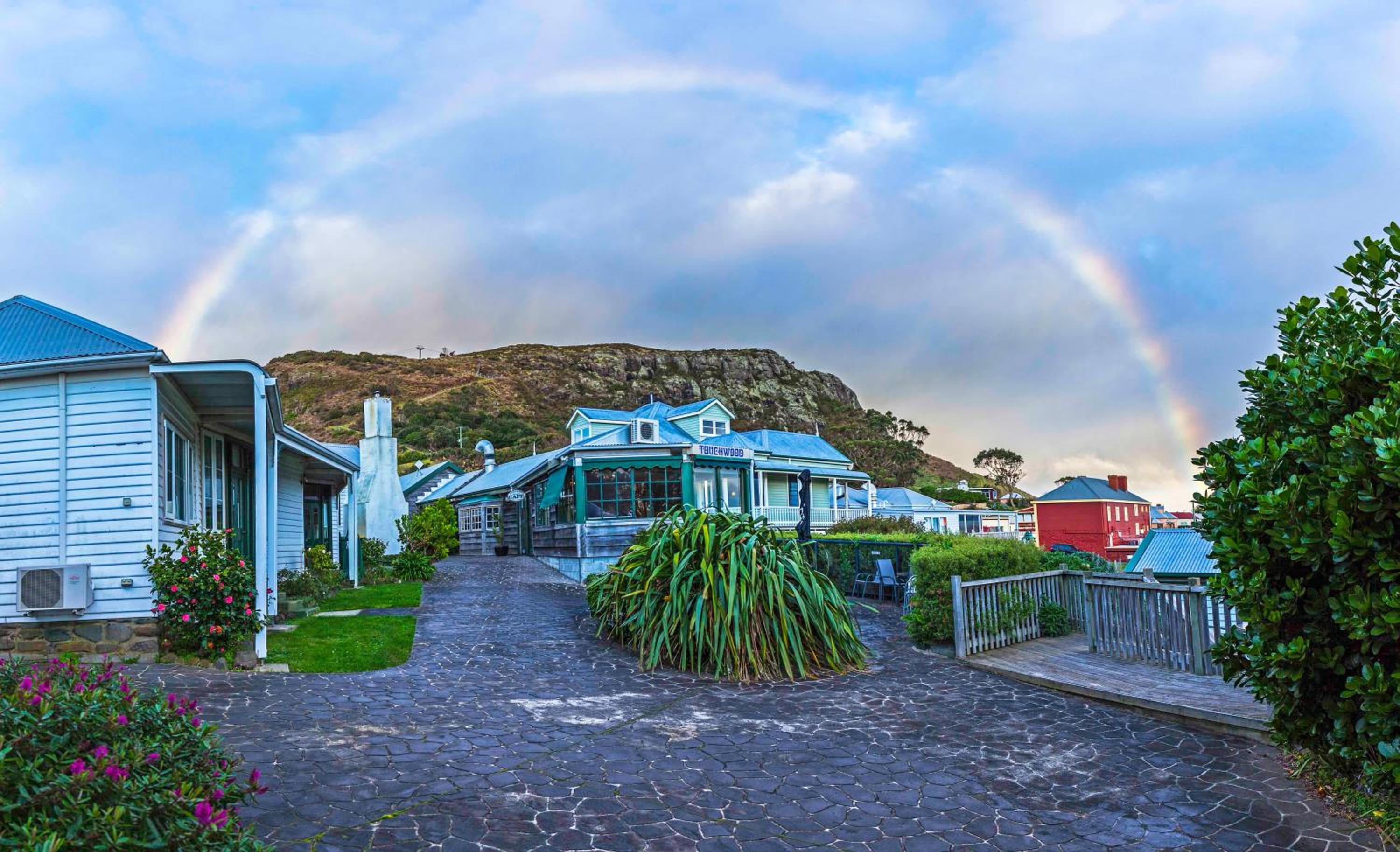 Angel's Aisle Cottages & Cafe