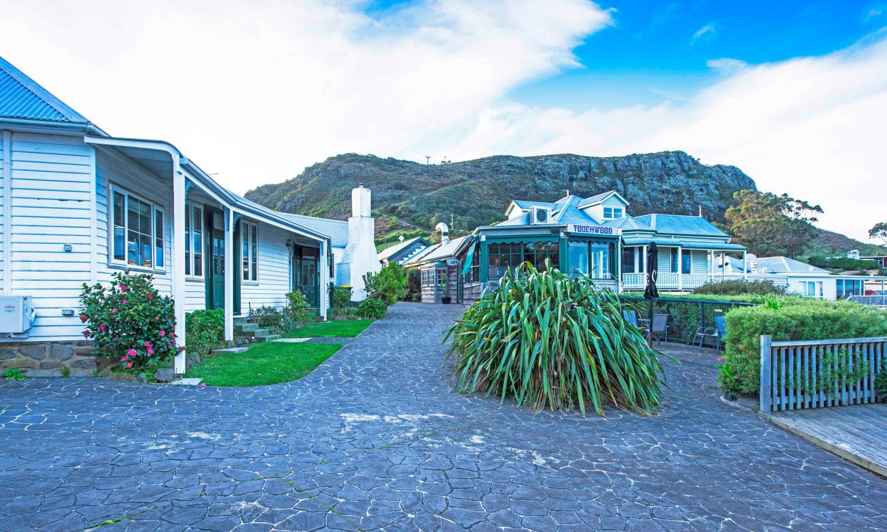 Angel's Aisle Cottages & Cafe