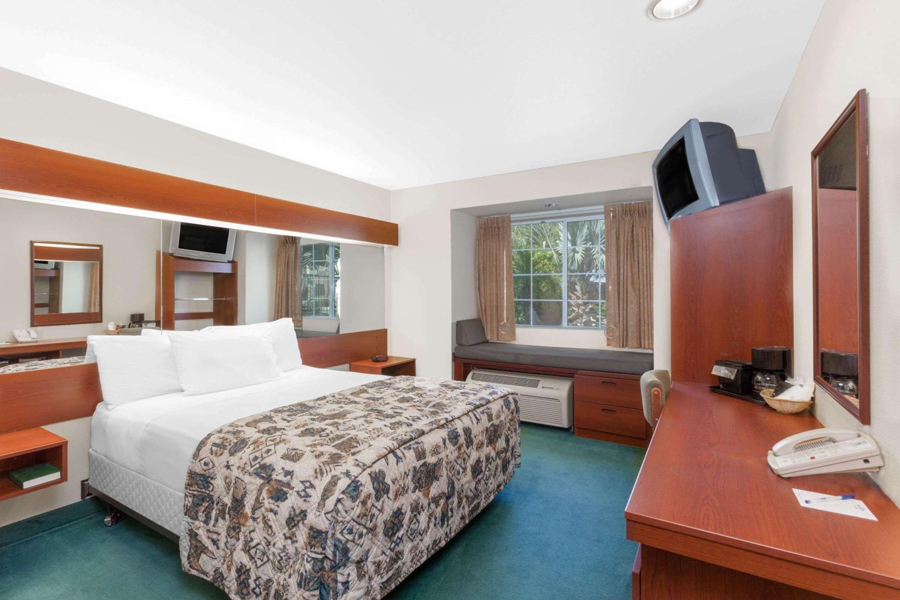 Microtel Inn  Suites by Wyndham Wellton - Property Image 10