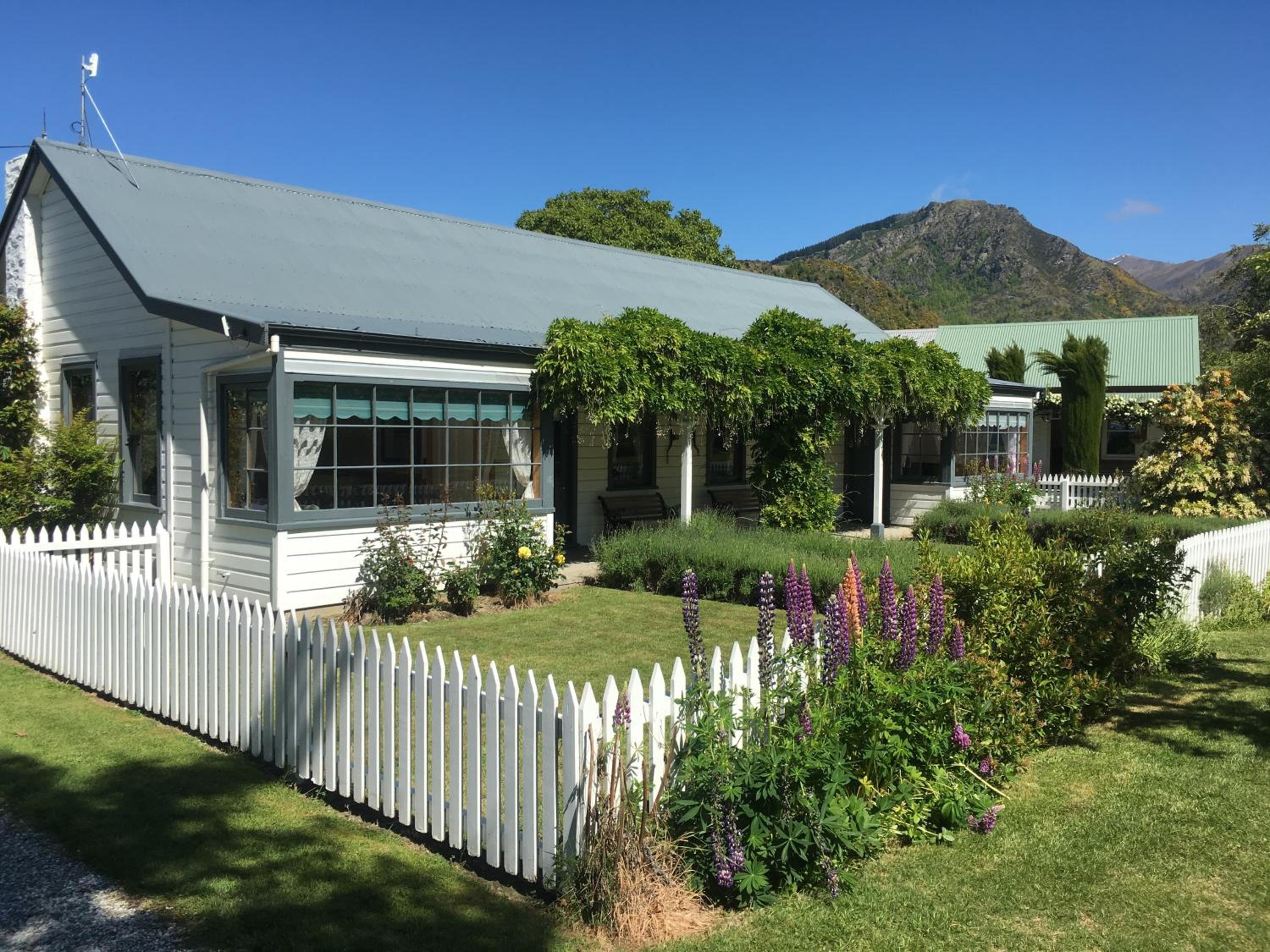 Settlers Cottage Motel