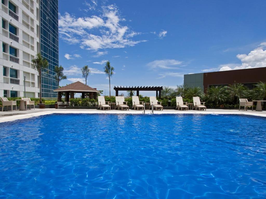 GCR Condo Across Ayala Center Cebu - Central Location! view 2