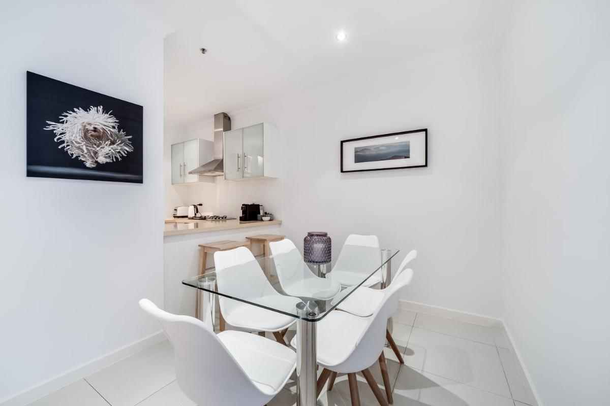 York Apartments on Grenfell view 4