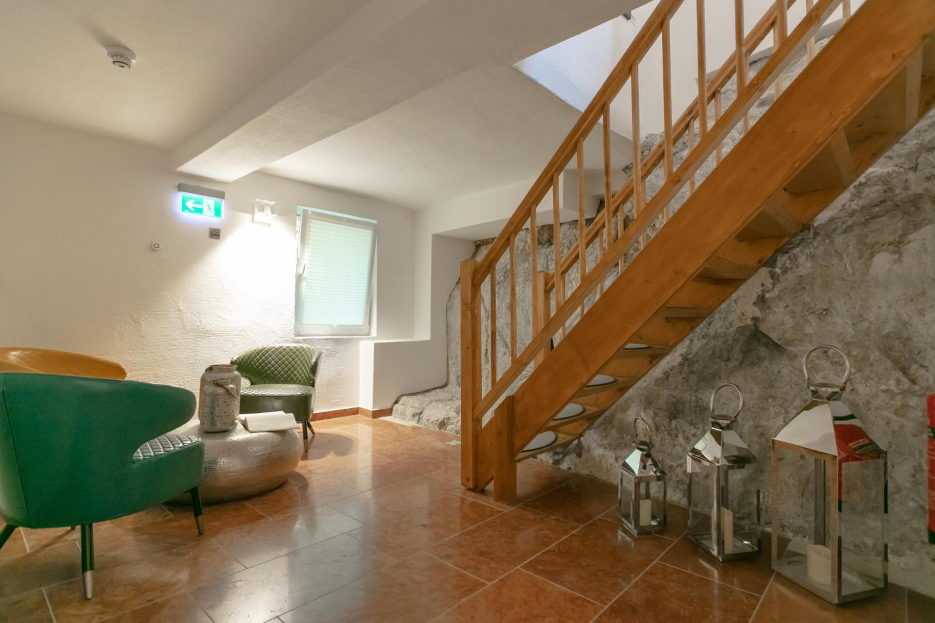 APT. STONE-LODGE