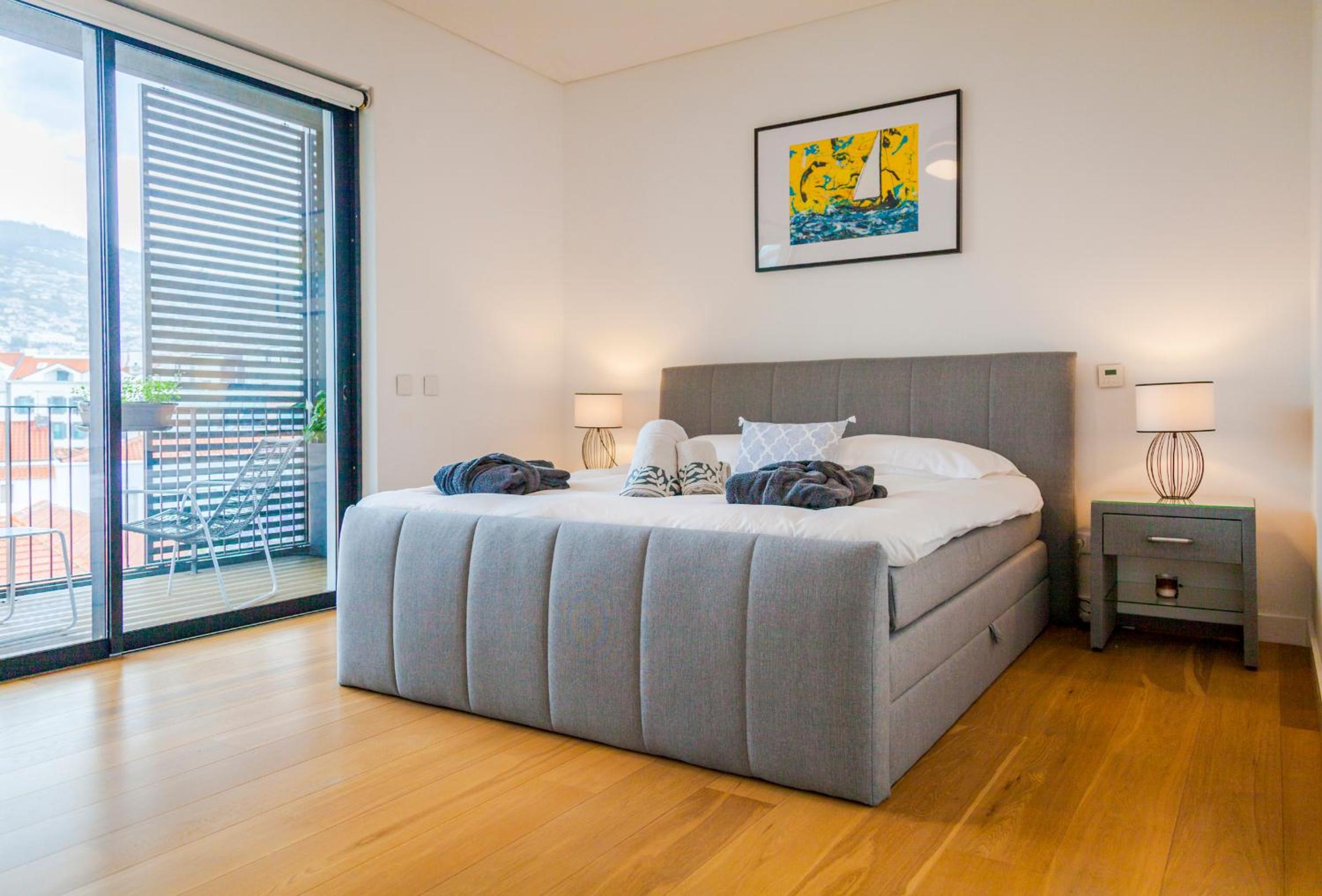 Parkside Marina Vista - by LovelyStay view 5