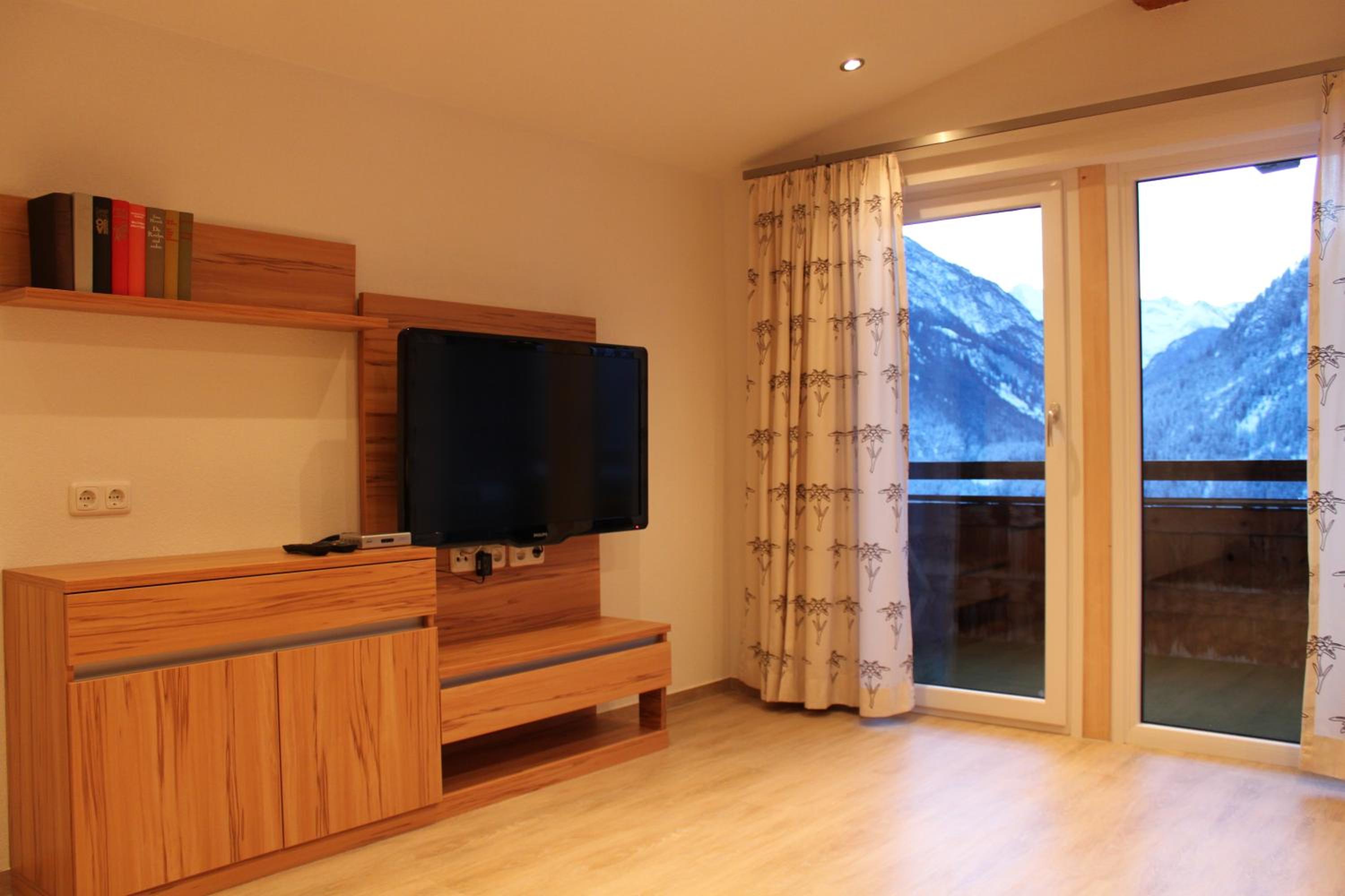 WOLF RETREAT Apartments im Lechtal davor Appartementhaus Michaela