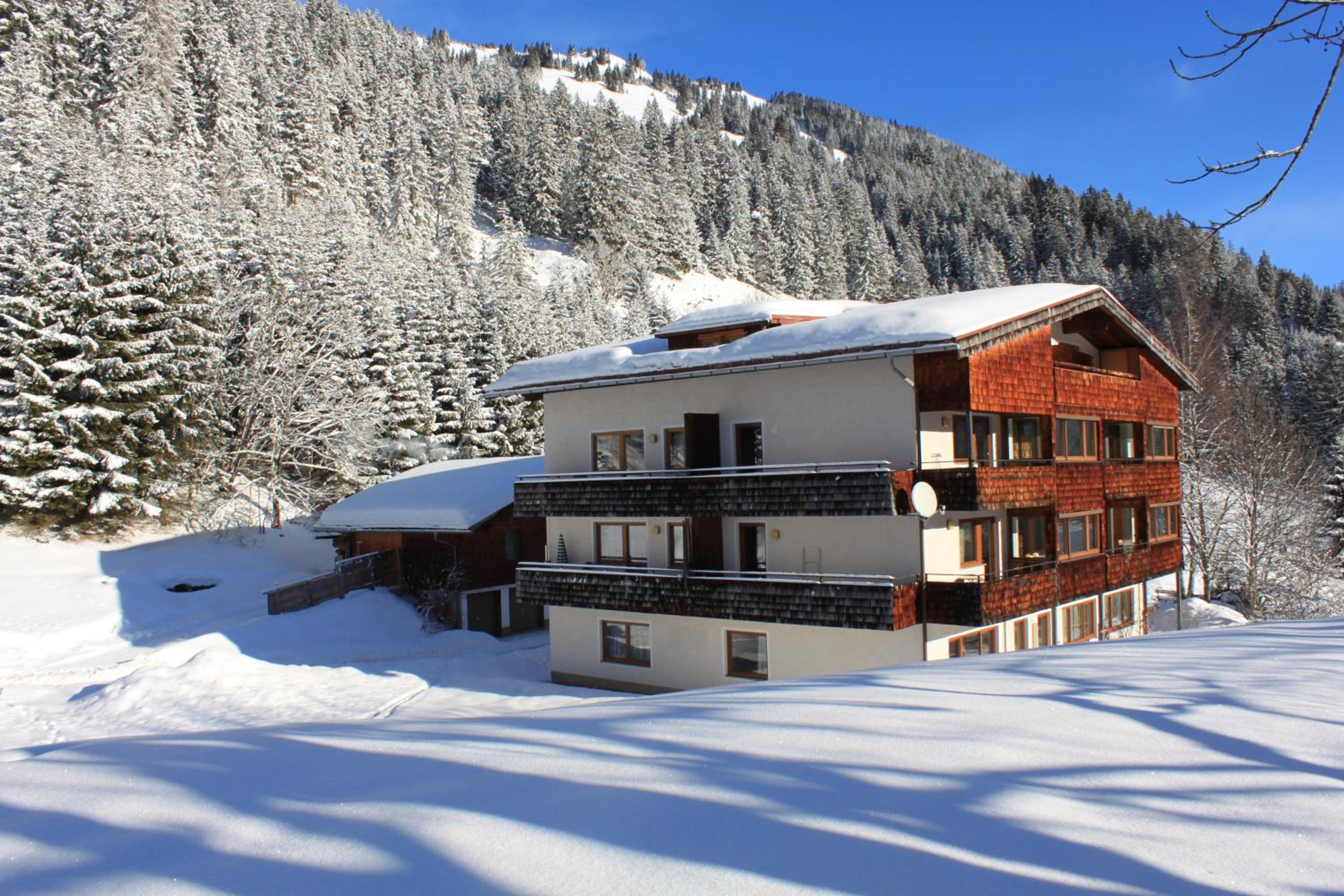 WOLF RETREAT Apartments im Lechtal davor Appartementhaus Michaela
