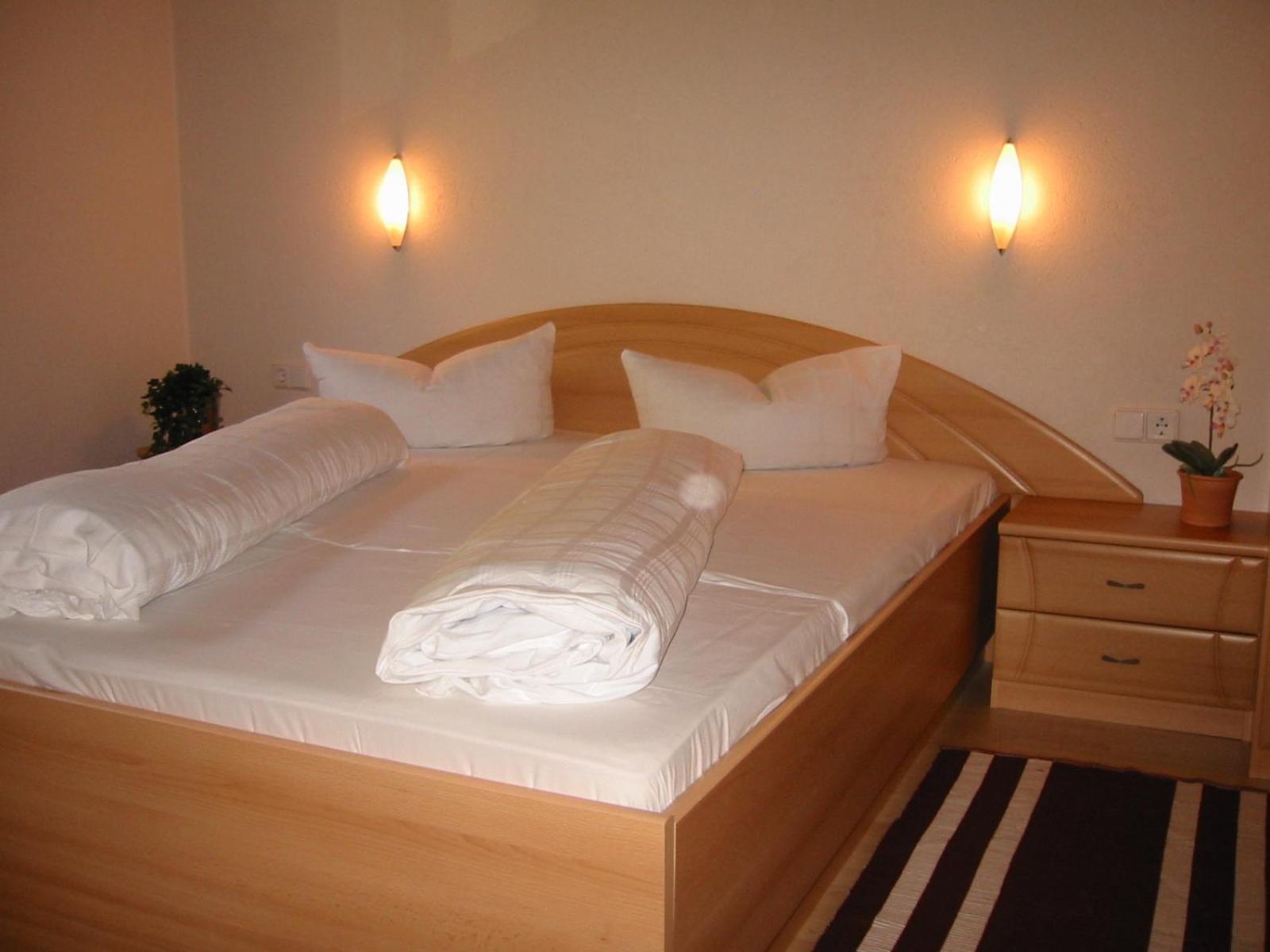 WOLF RETREAT Apartments im Lechtal davor Appartementhaus Michaela