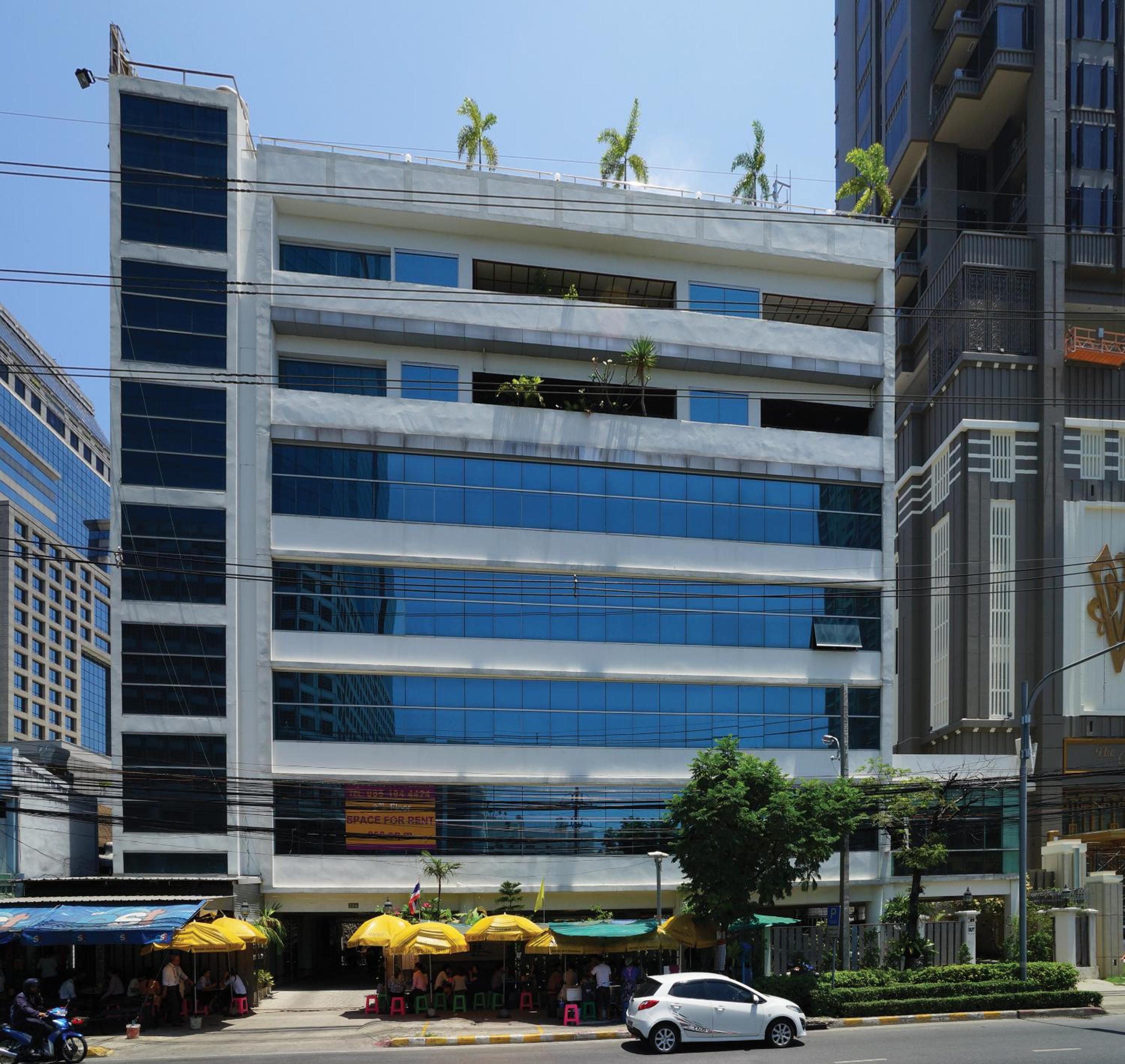 Serena Sathorn Suites