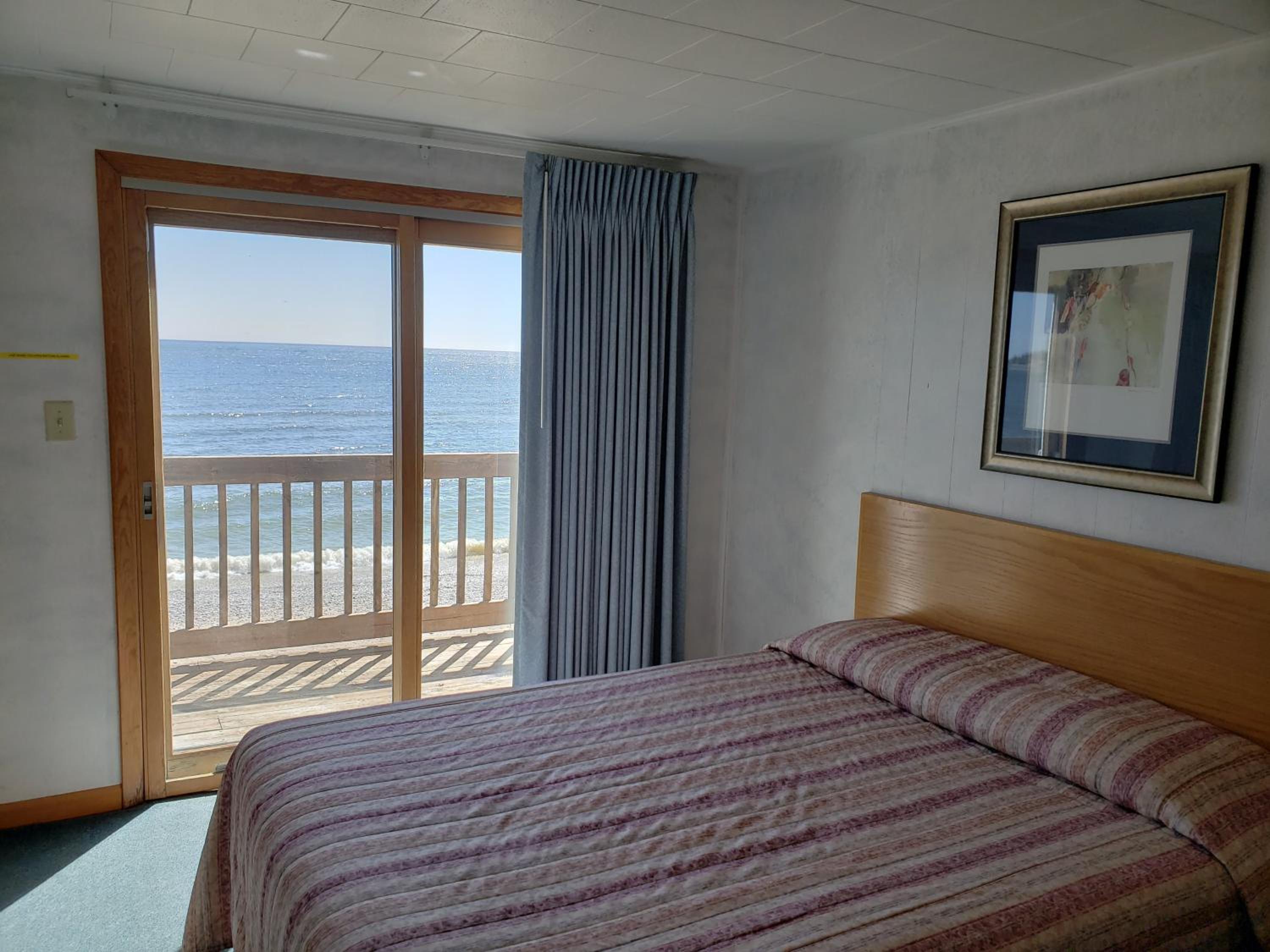 Algoma Beach Motel