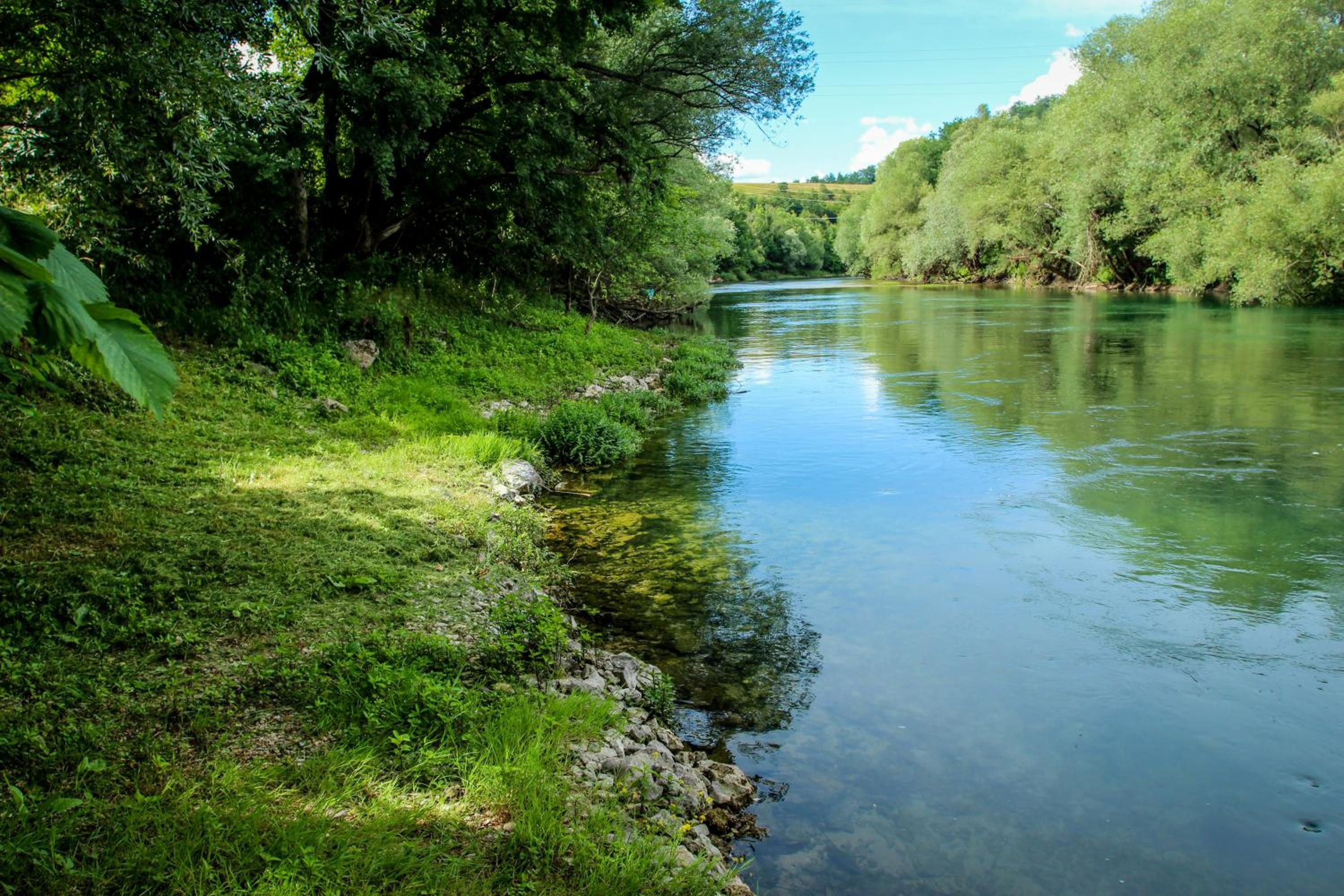 Private Riverside House on the Una River with Private Beach