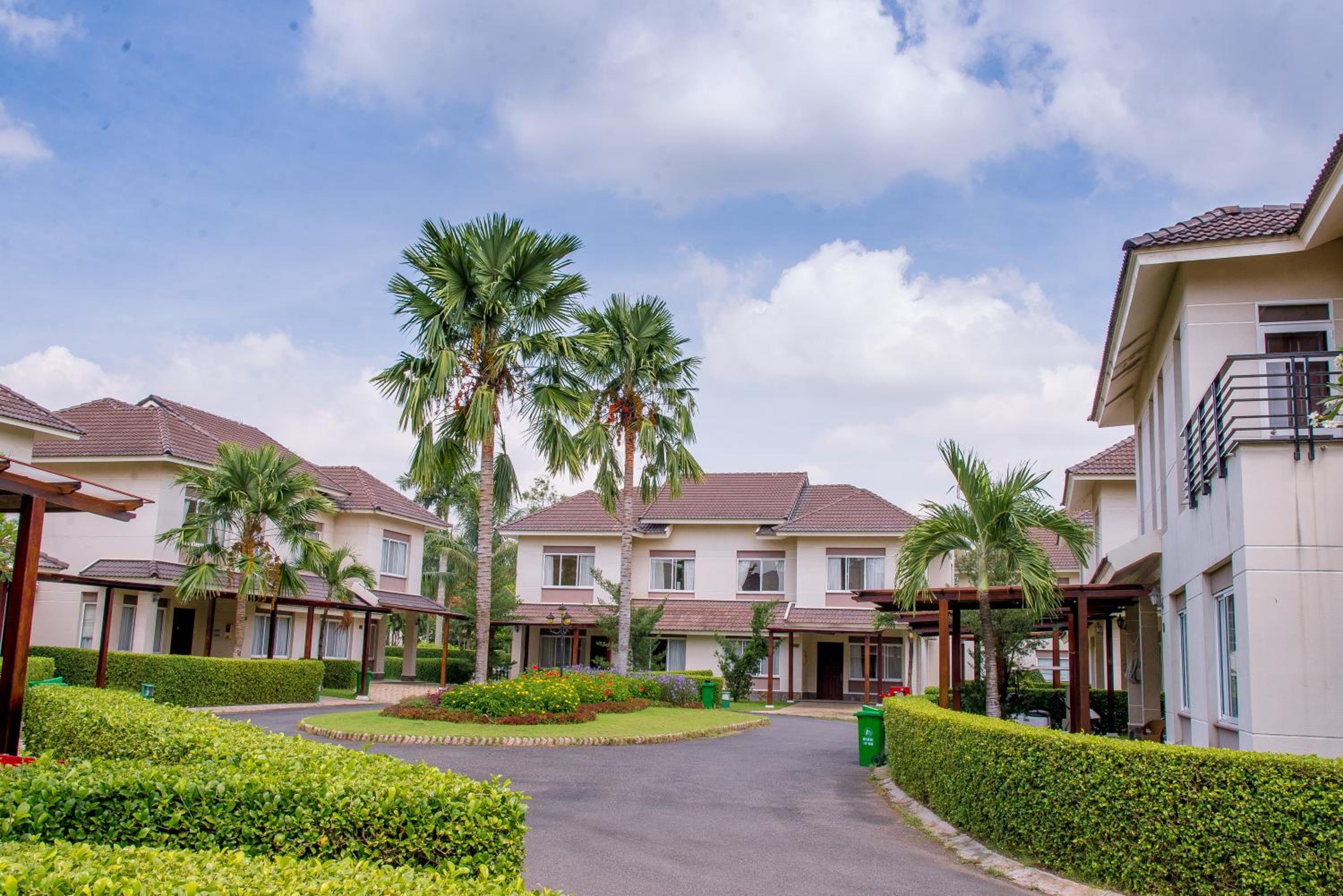 Vietnam Golf - Lake View Villas