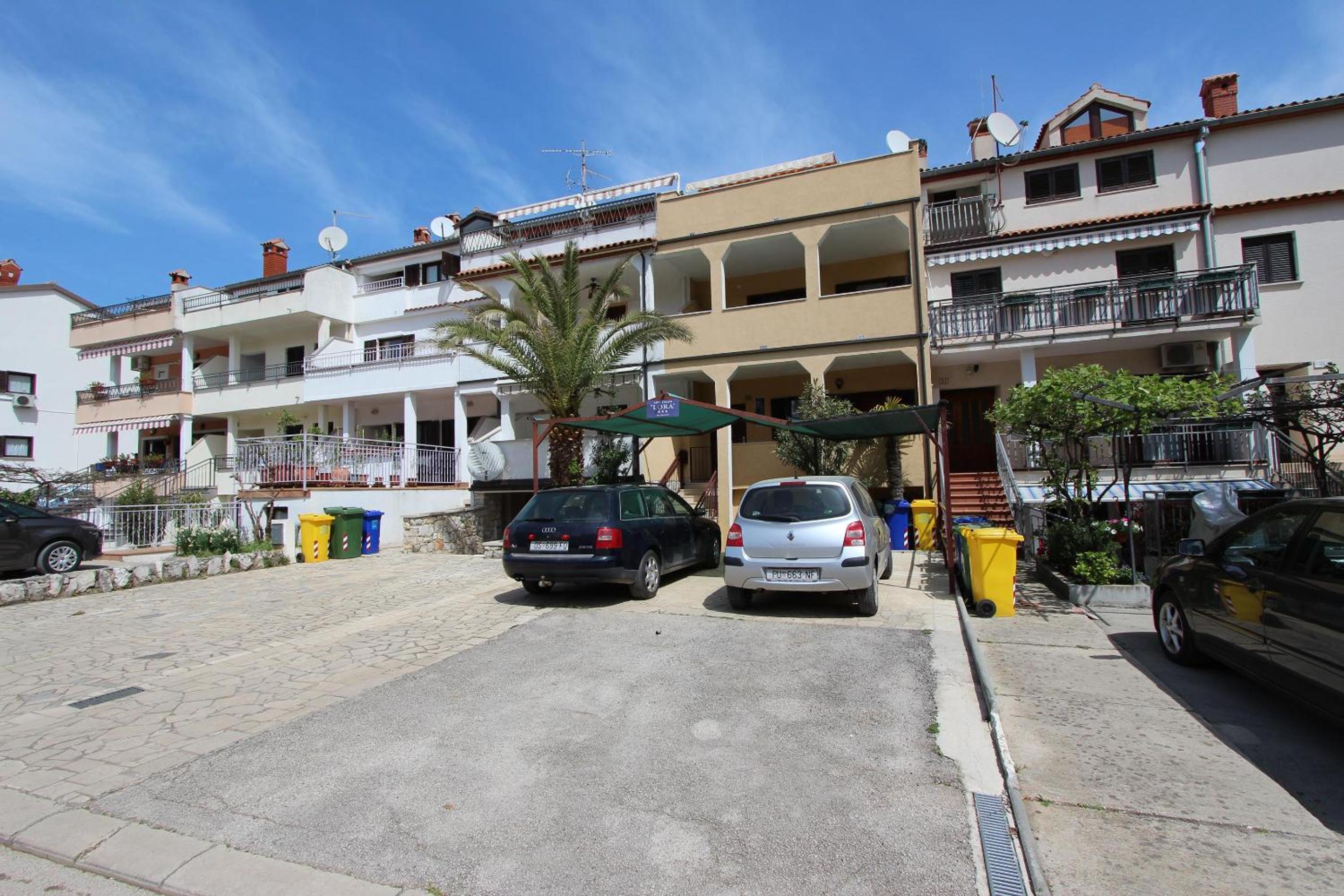 Apartments Lora