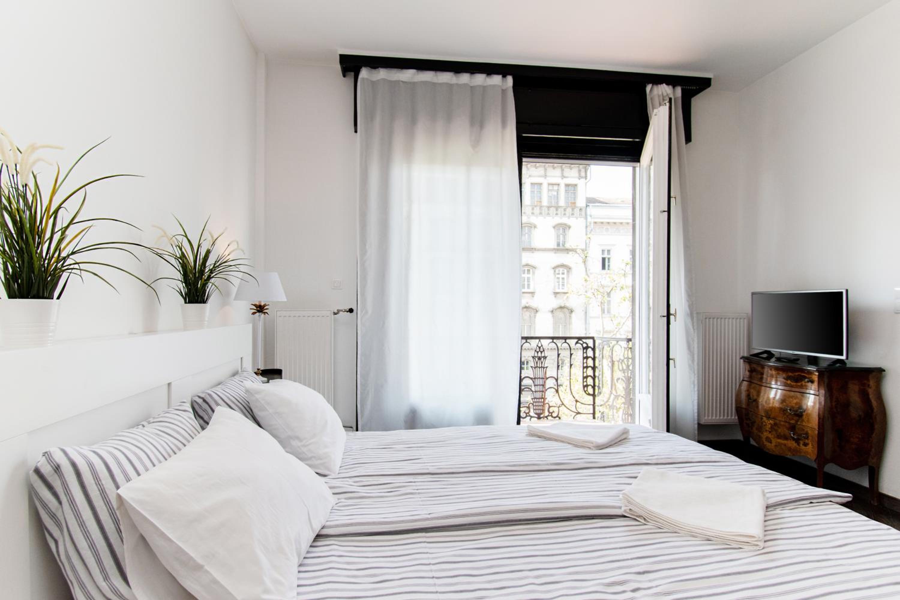 Basilica Apartments view 3
